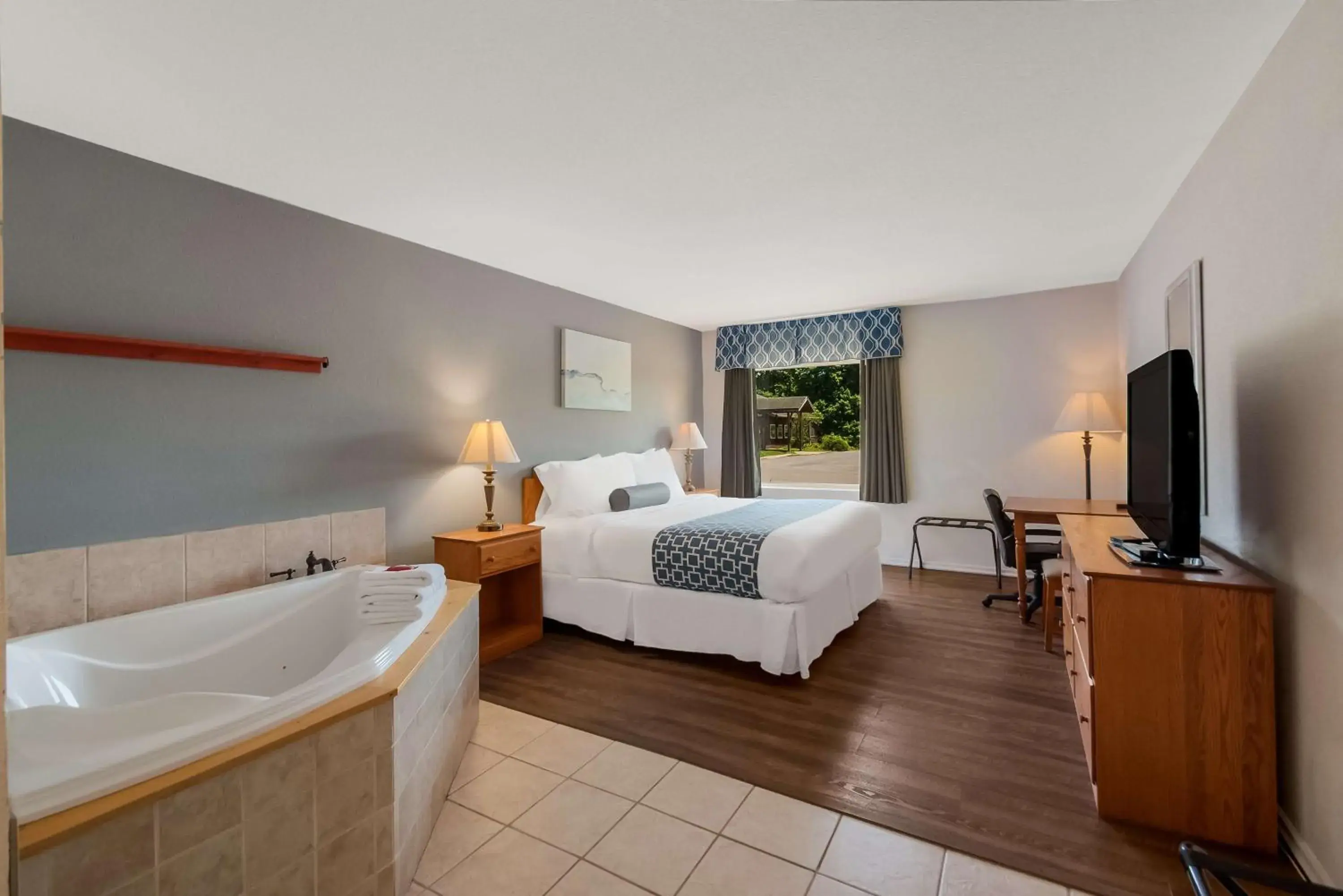 Bedroom, Bed in SureStay Plus Hotel by Best Western Berkeley Springs Bedroom, Bed in SureStay Plus Hotel by Best Western Berkeley Springs