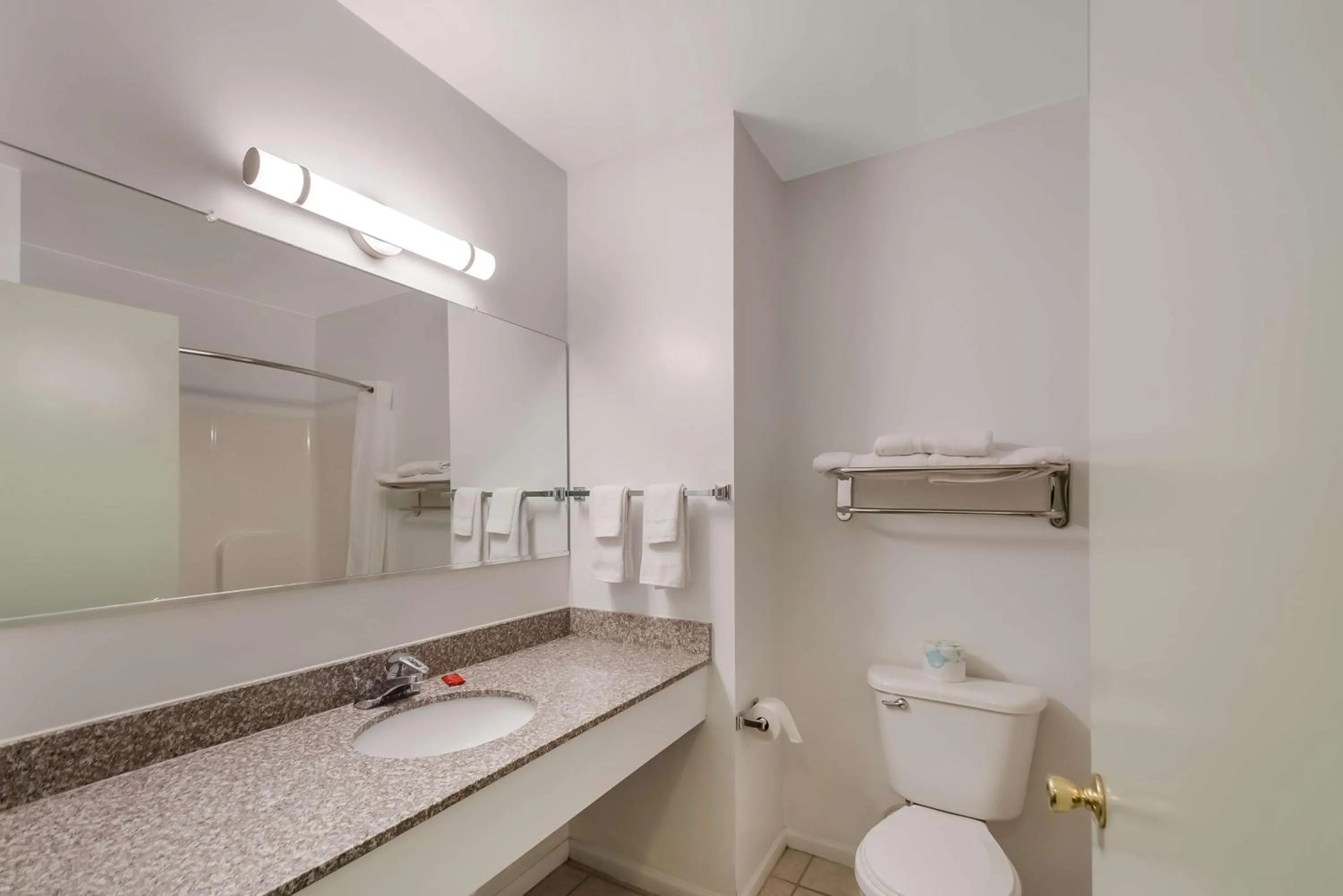 Bathroom in SureStay Plus Hotel by Best Western Berkeley Springs