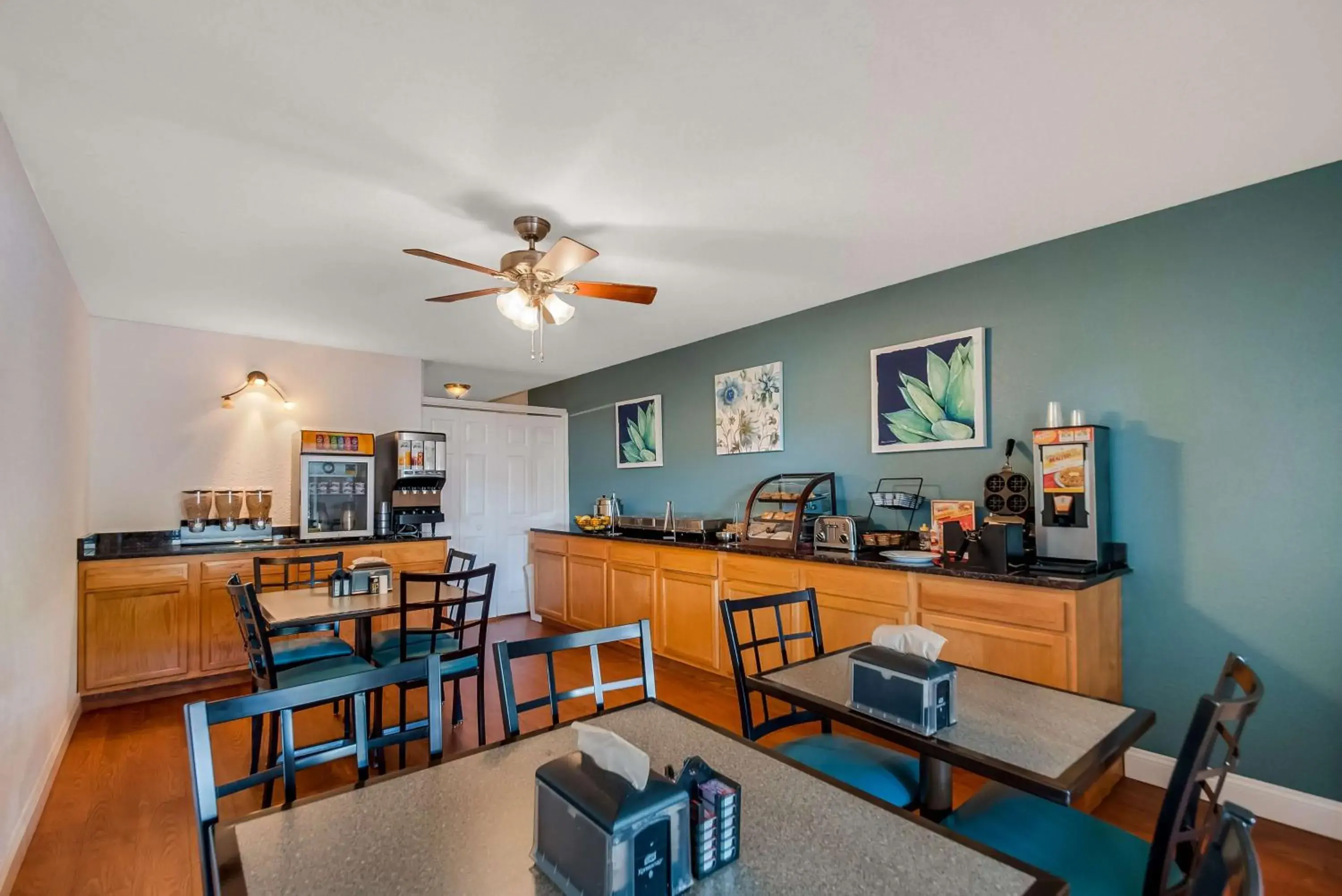 Breakfast in SureStay Plus Hotel by Best Western Berkeley Springs Breakfast in SureStay Plus Hotel by Best Western Berkeley Springs