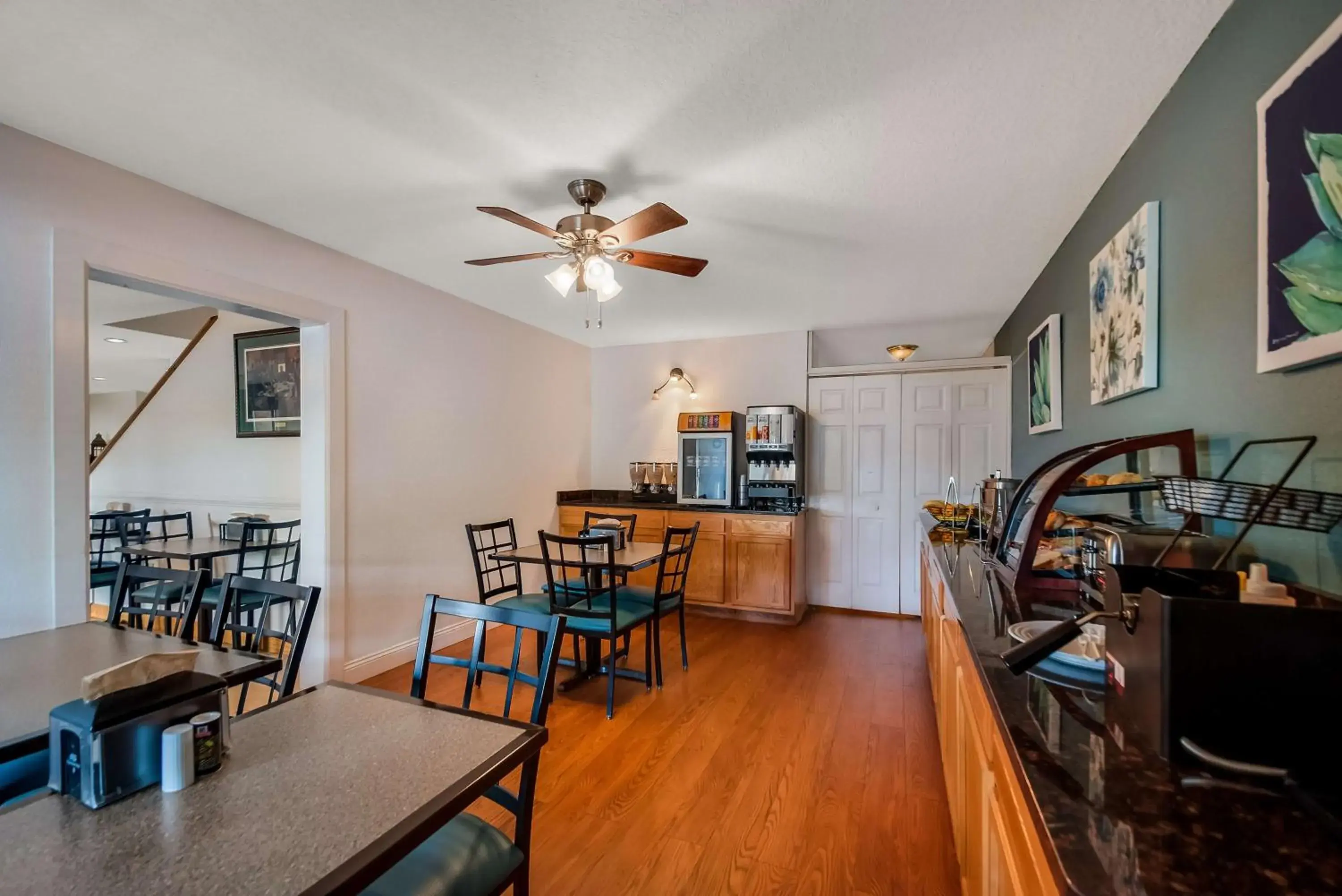Breakfast in SureStay Plus Hotel by Best Western Berkeley Springs Breakfast in SureStay Plus Hotel by Best Western Berkeley Springs