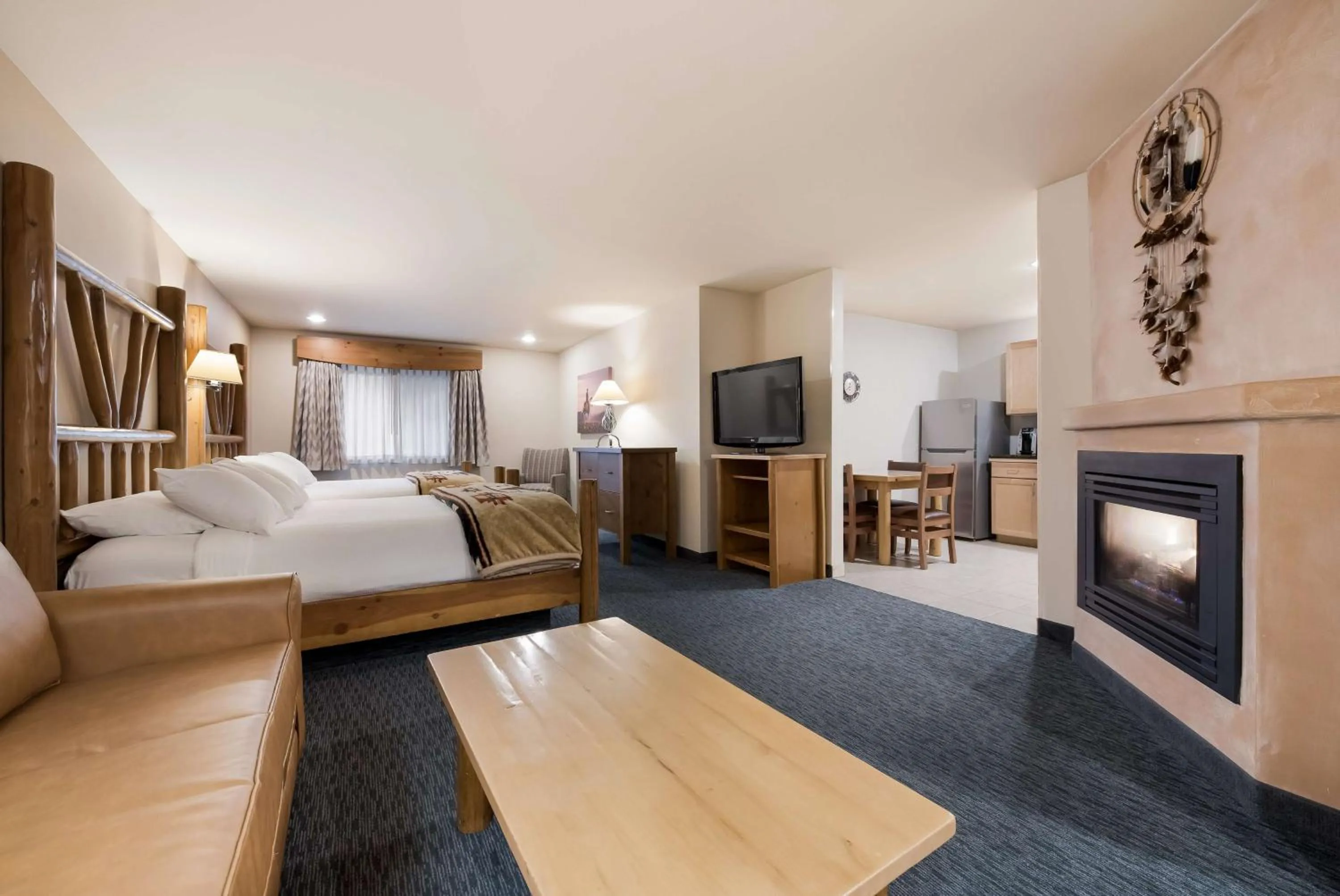 Bedroom, Bed in Best Western Plus Kentwood Lodge