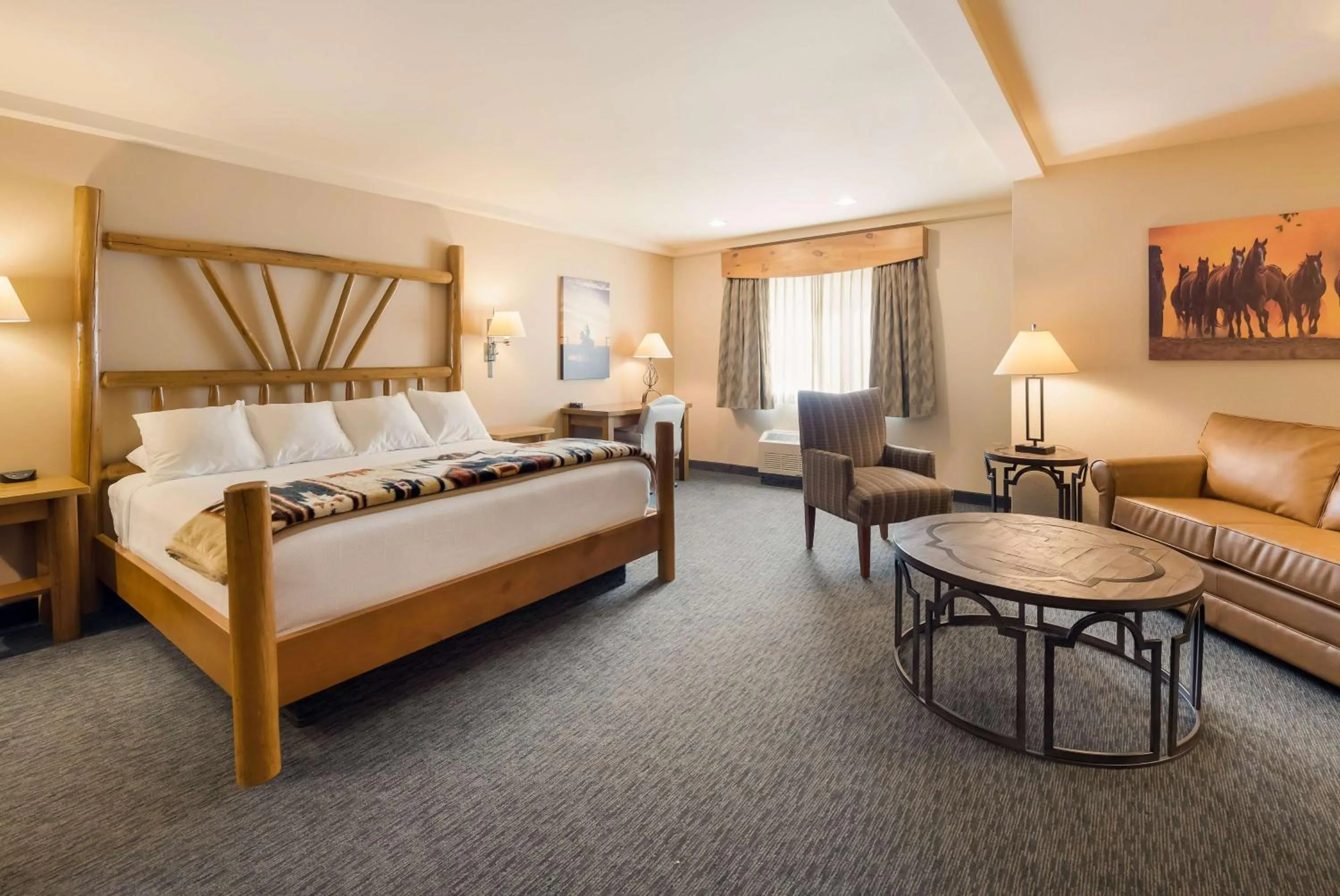 Bedroom, Bed in Best Western Plus Kentwood Lodge