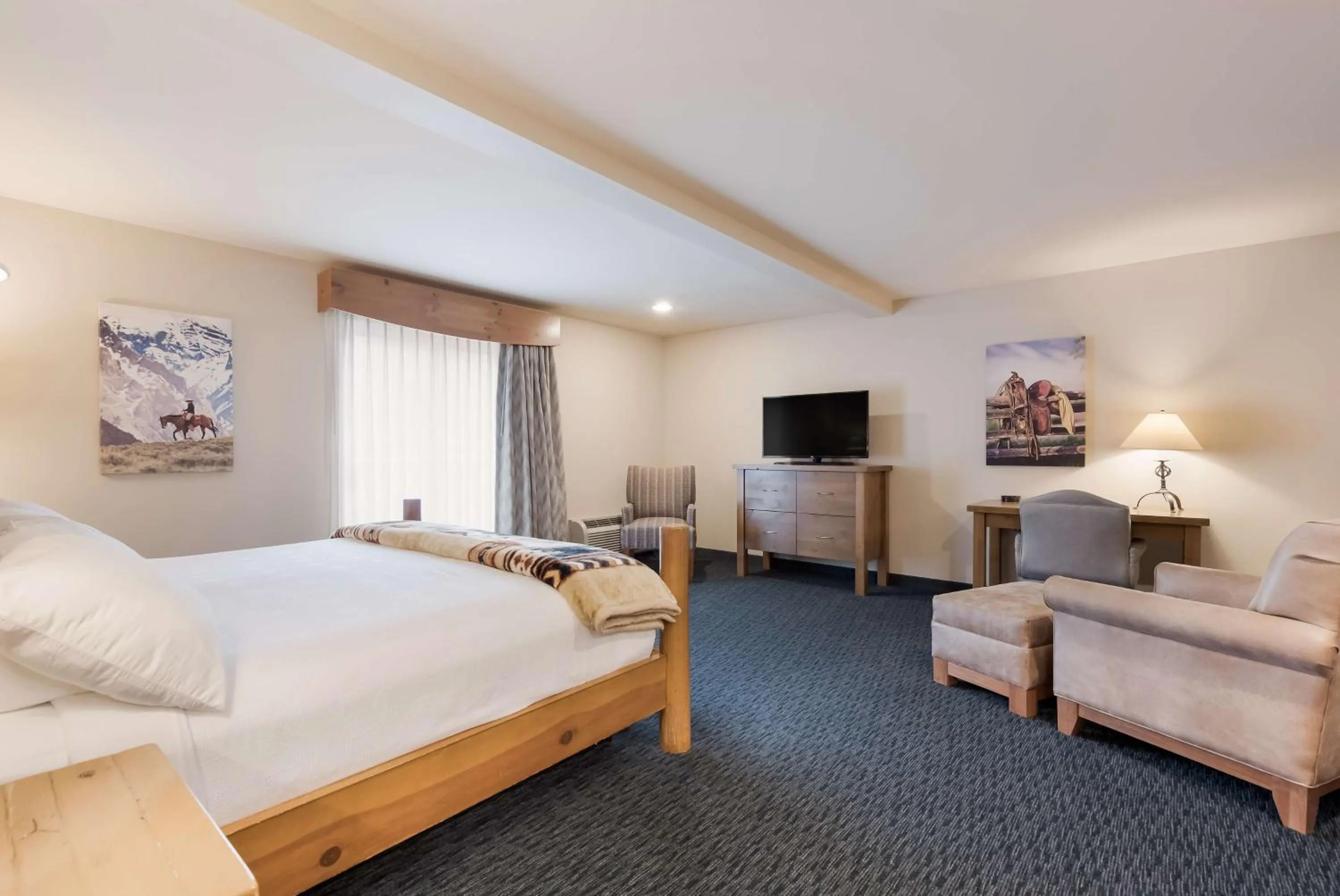 Bedroom, Bed in Best Western Plus Kentwood Lodge