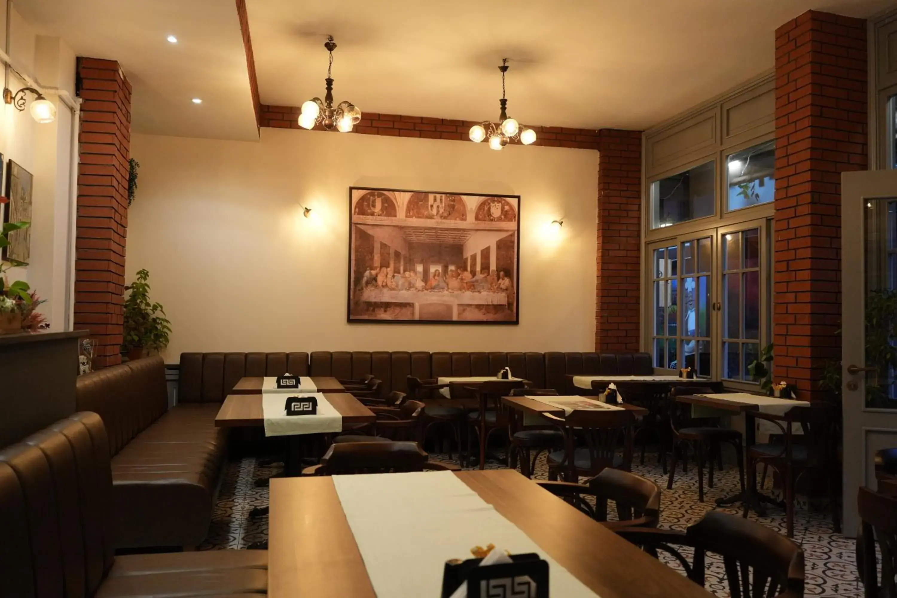 Restaurant/places to eat in madame roza Restaurant/places to eat in madame roza