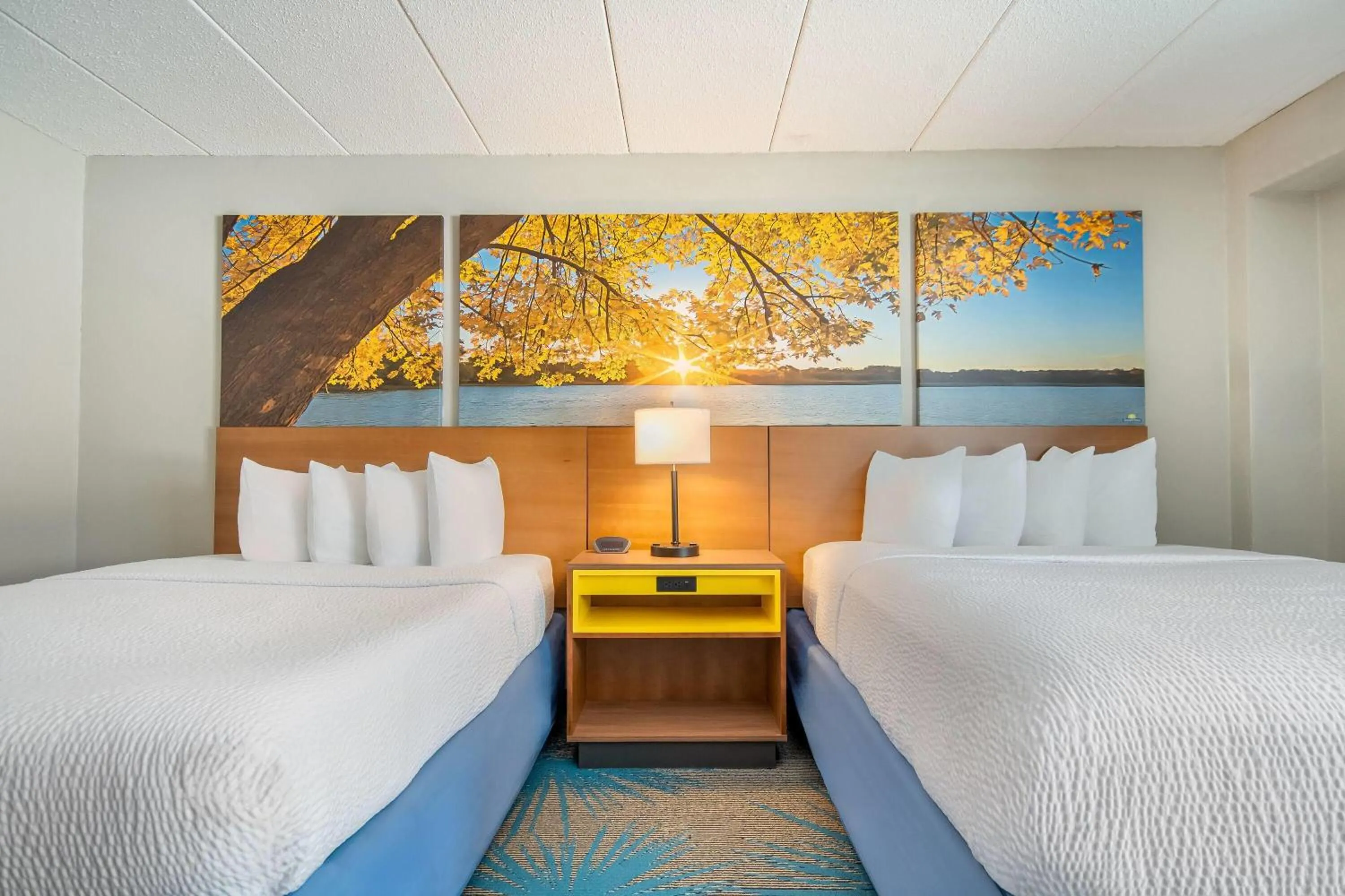 Bed in Days Inn by Wyndham International Falls