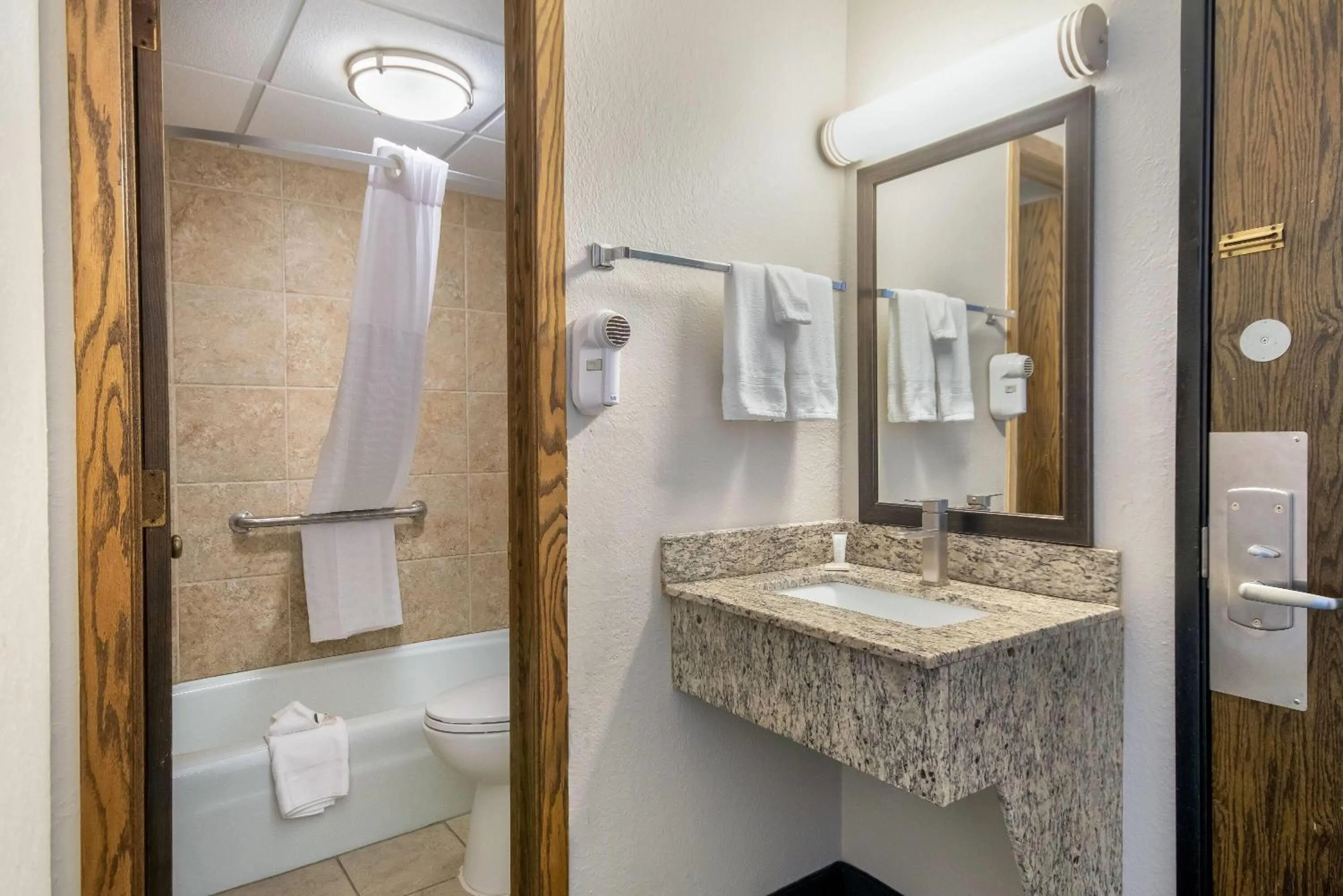 Bathroom in Days Inn by Wyndham International Falls
