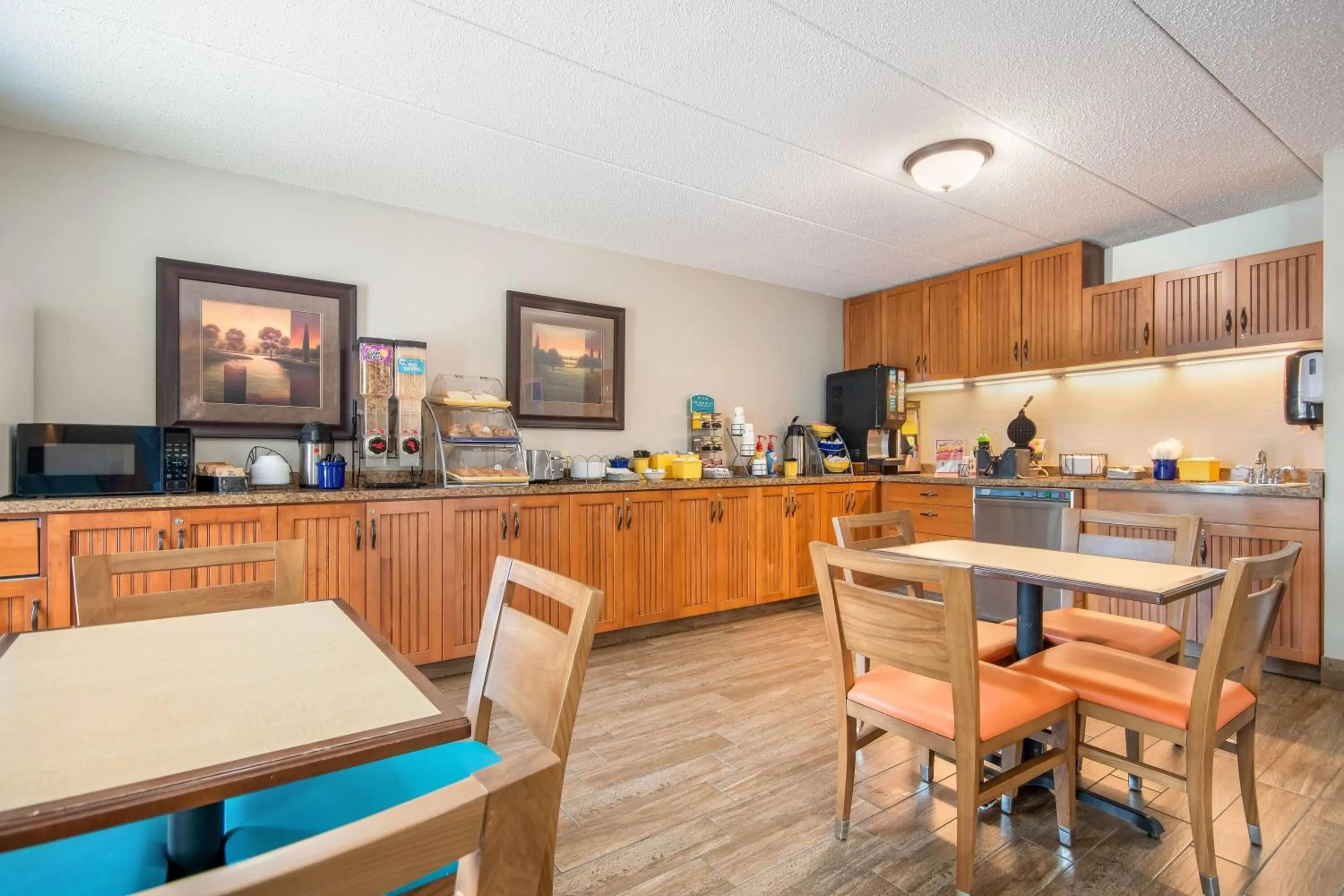 Restaurant/places to eat in Days Inn by Wyndham International Falls