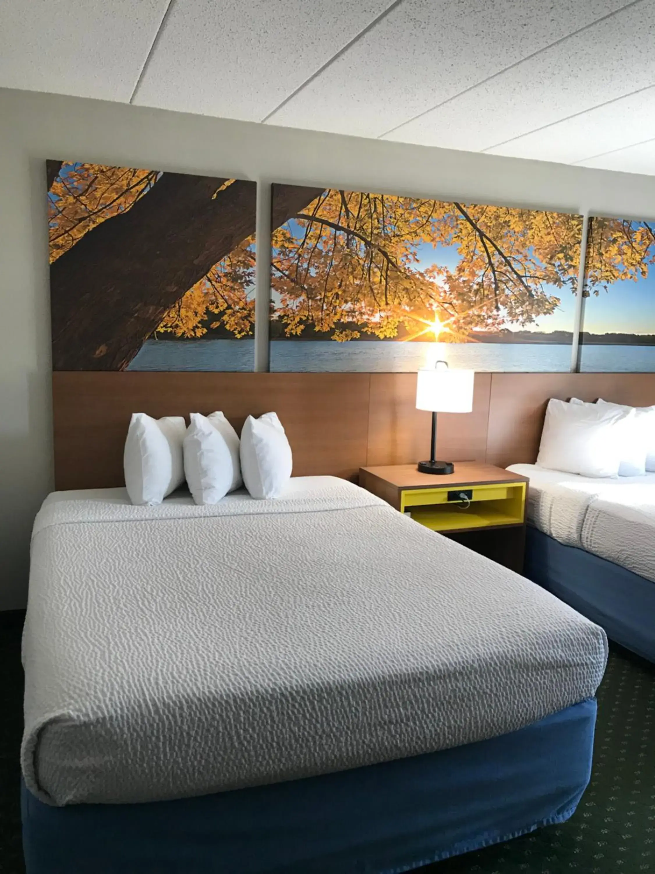 Bed in Days Inn by Wyndham International Falls Bed in Days Inn by Wyndham International Falls