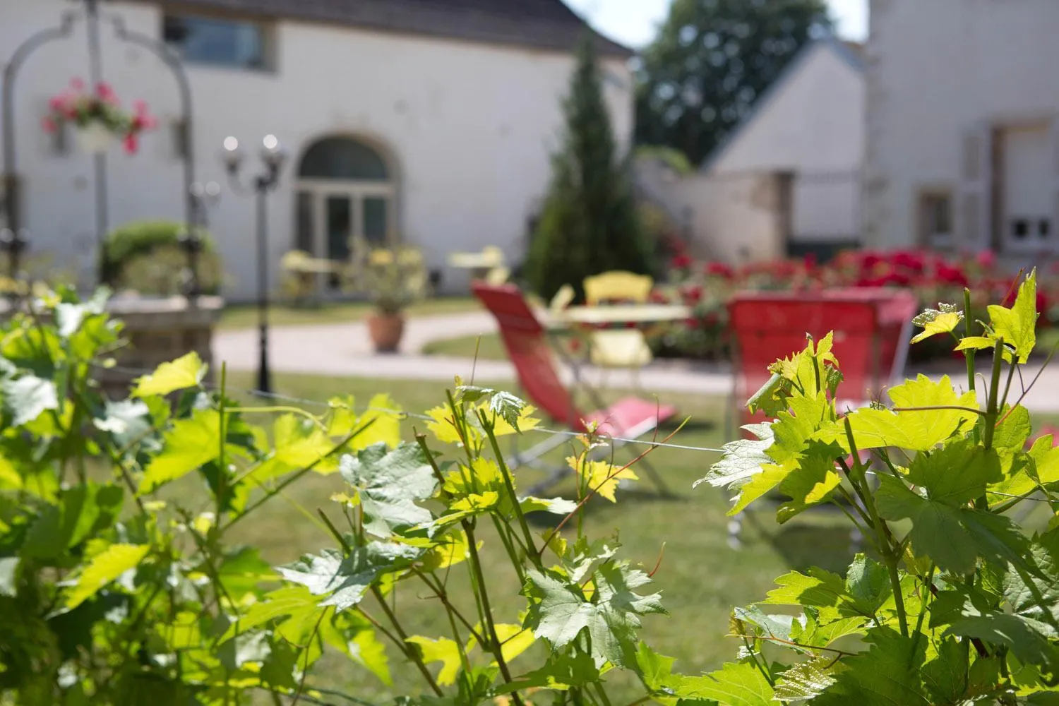 Patio in Hotel l'Orée Des Vignes