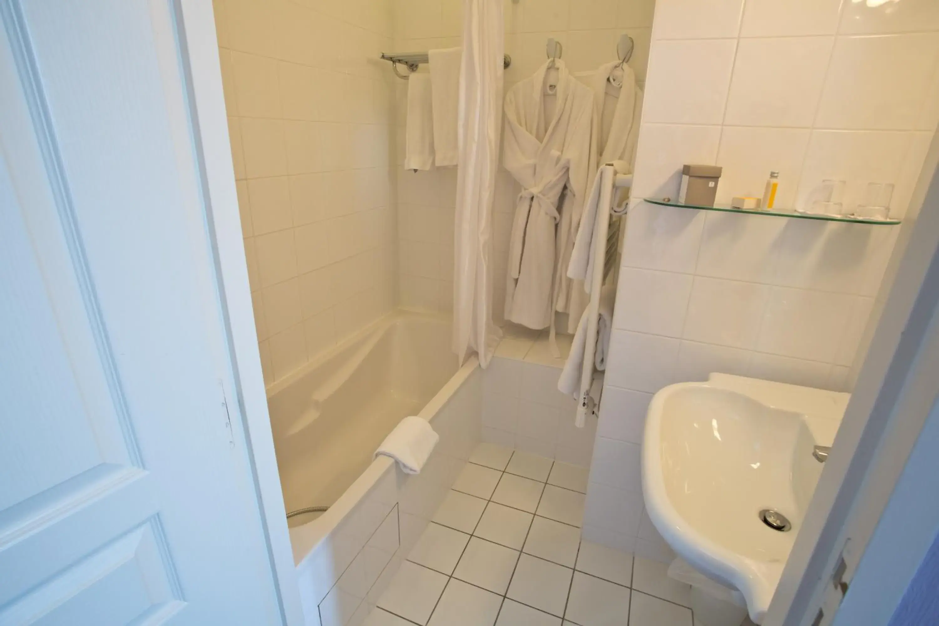 Charm Room (4 People) in Hotel l'Orée Des Vignes Charm Room (4 People) in Hotel l'Orée Des Vignes