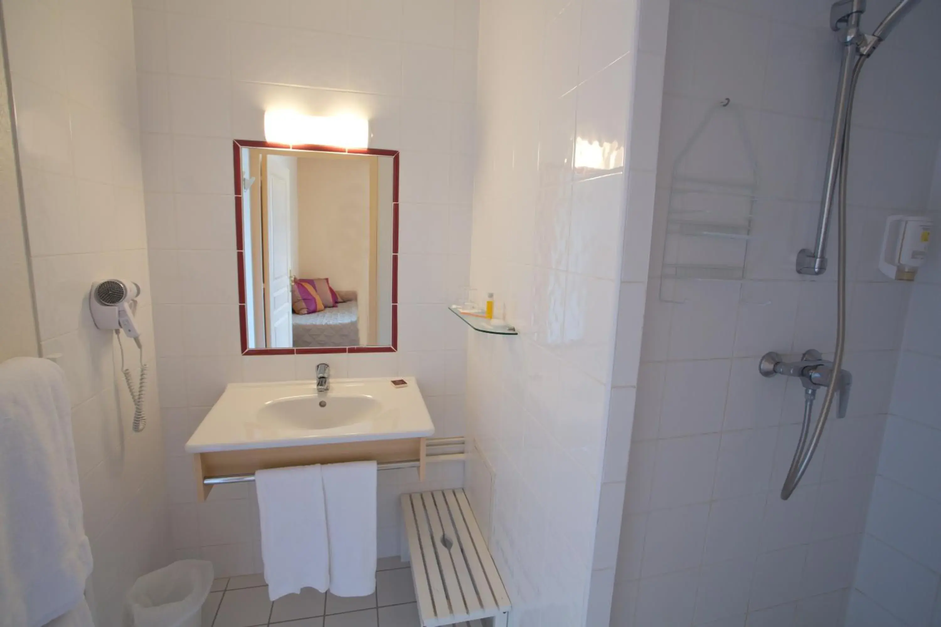 Twin Room in Hotel l'Orée Des Vignes Twin Room in Hotel l'Orée Des Vignes