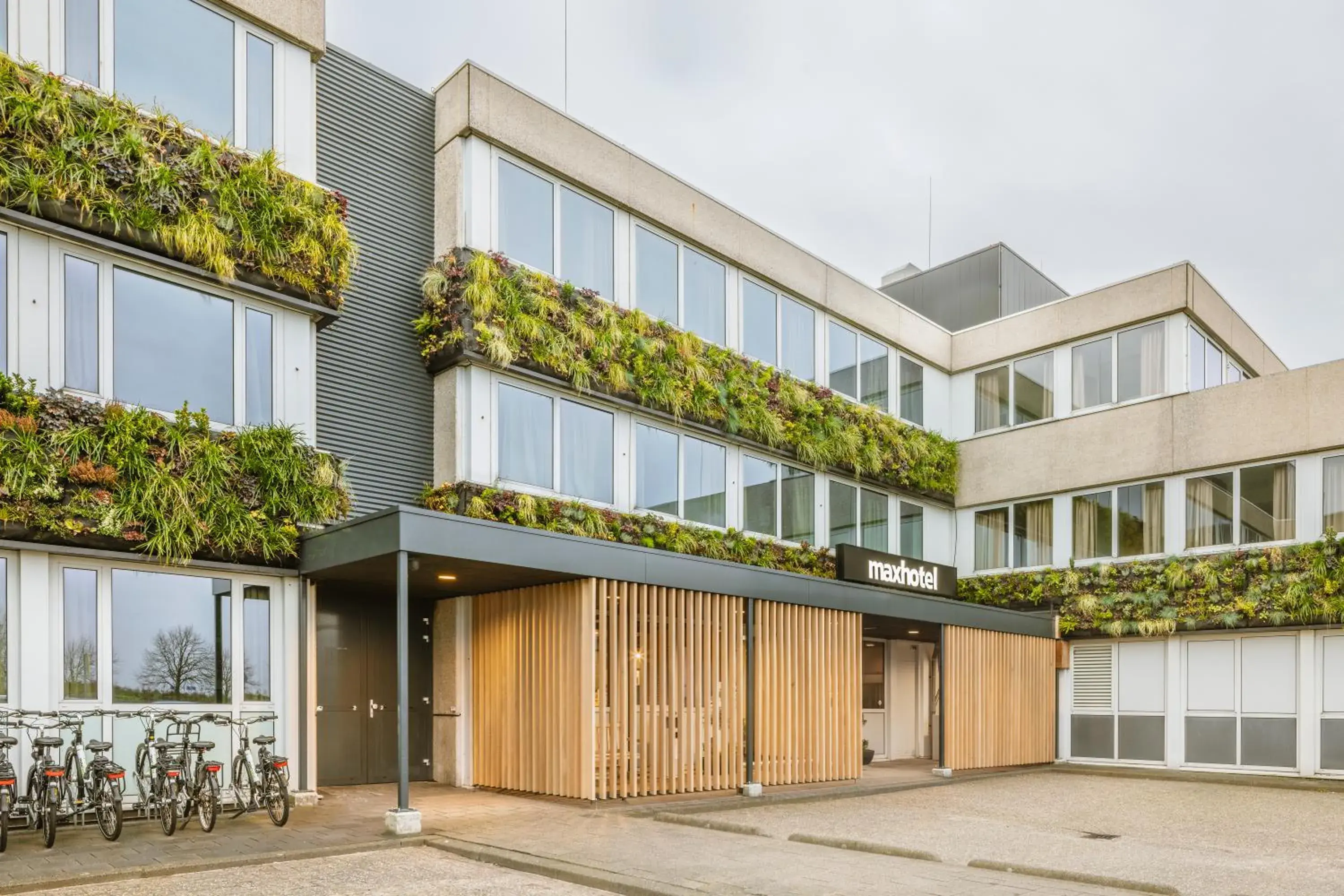 Maxhotel Amsterdam Airport Schiphol - Recently Renovated Maxhotel Amsterdam Airport Schiphol - Recently Renovated