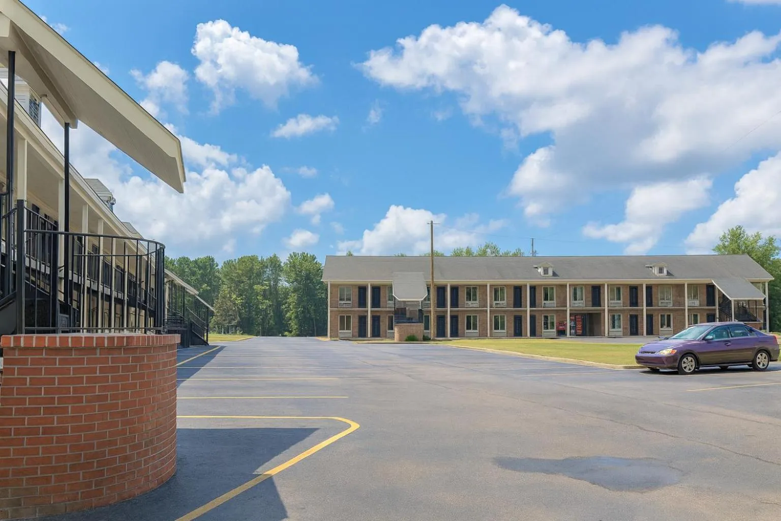 Property building in Best Inn Manning