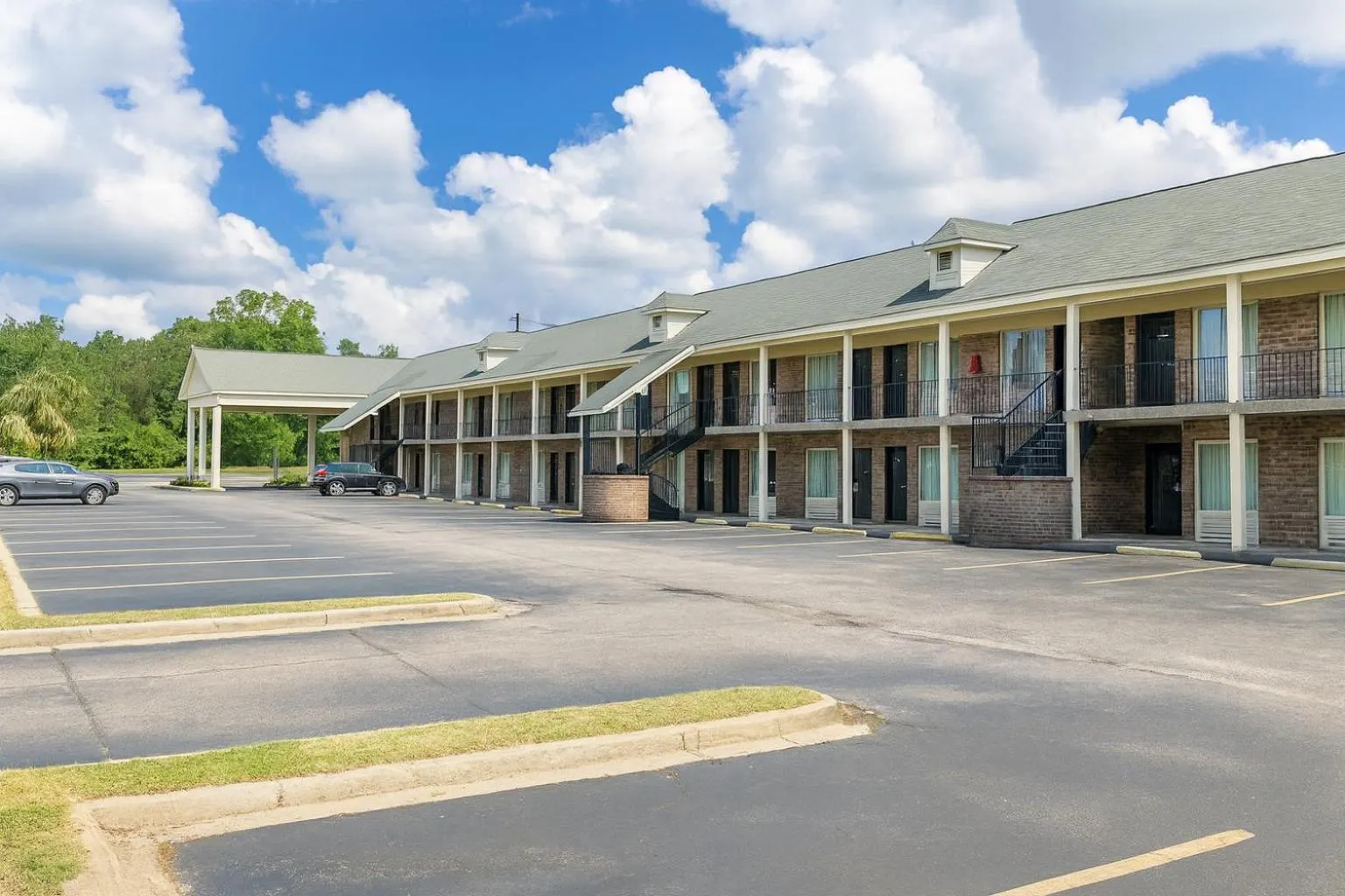 Property building in Best Inn Manning