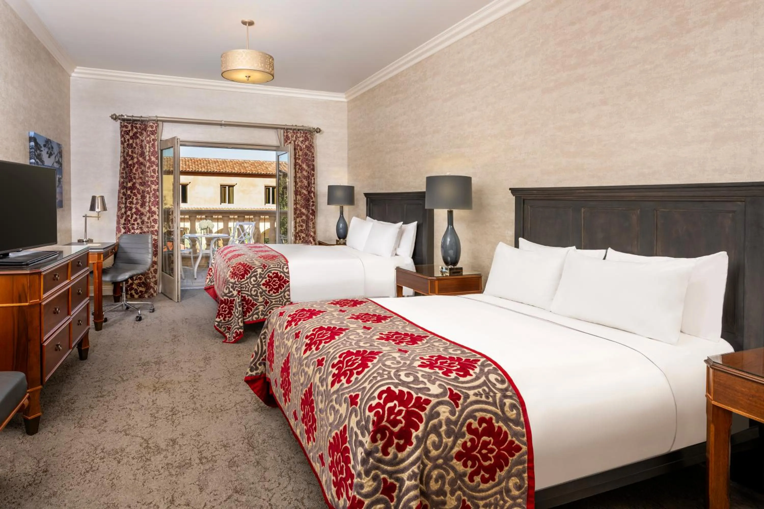 Balcony/Terrace, Bed in Allegretto Vineyard Resort Paso Robles