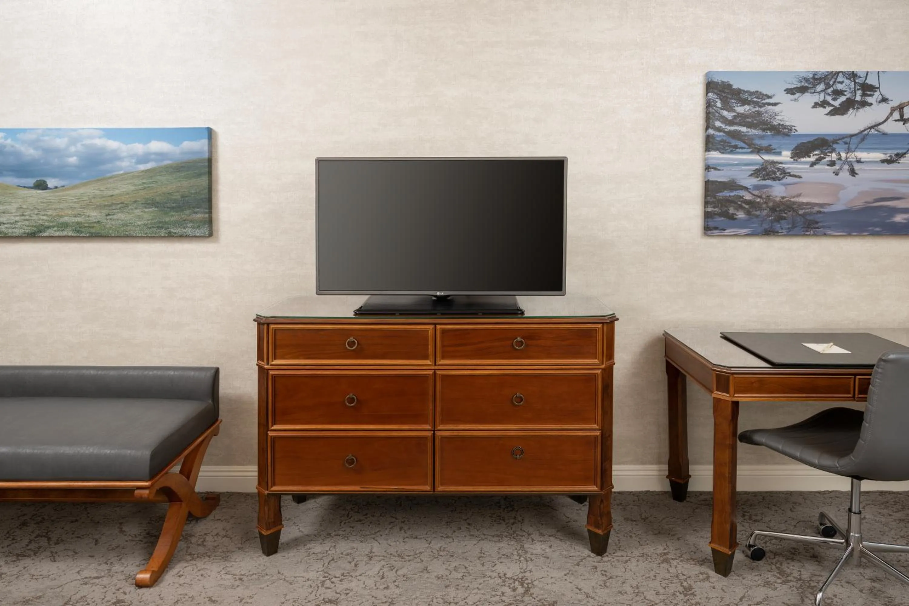 TV and multimedia in Allegretto Vineyard Resort Paso Robles