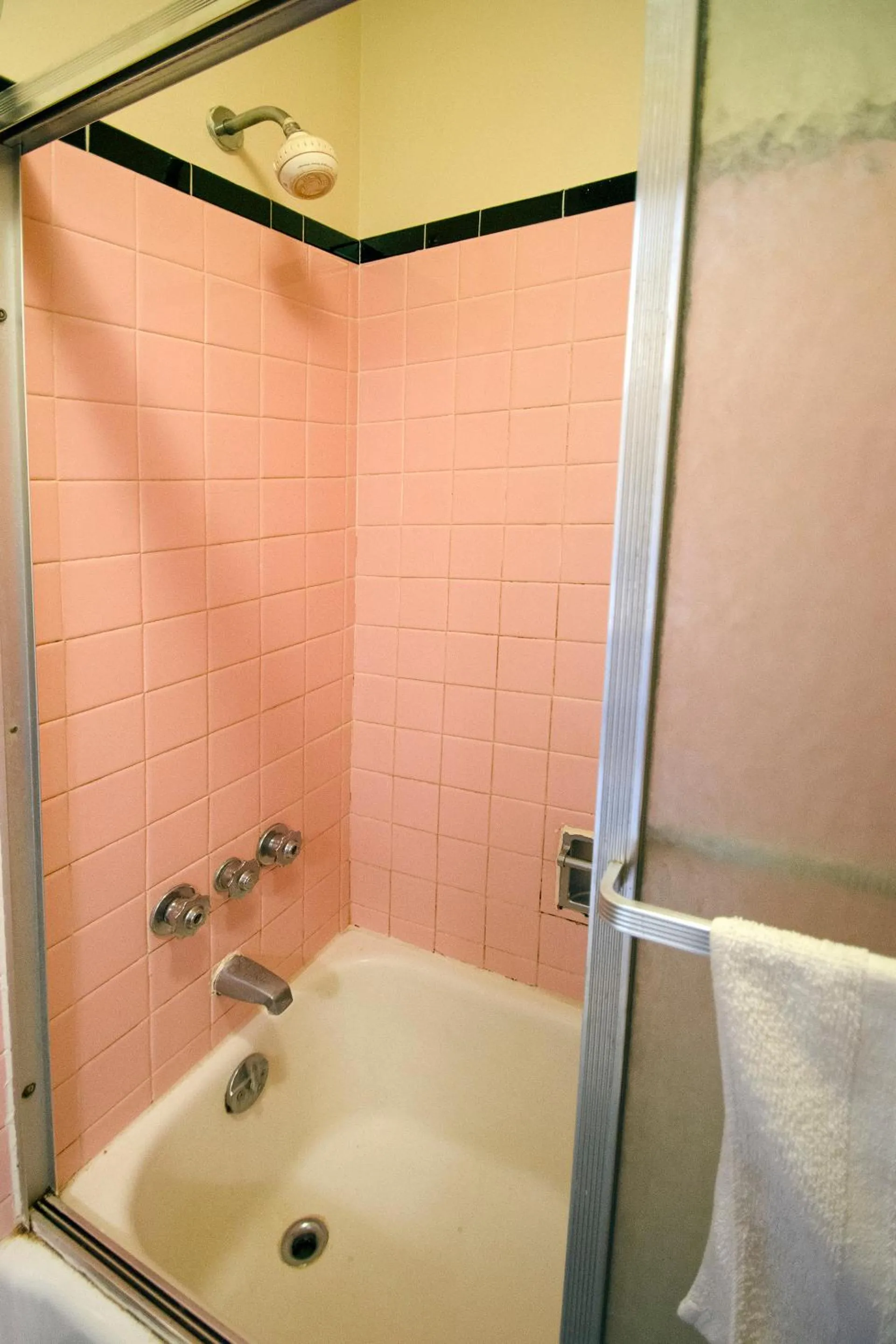 Bathroom in Holiday Lodge Virginia -Listing Partner