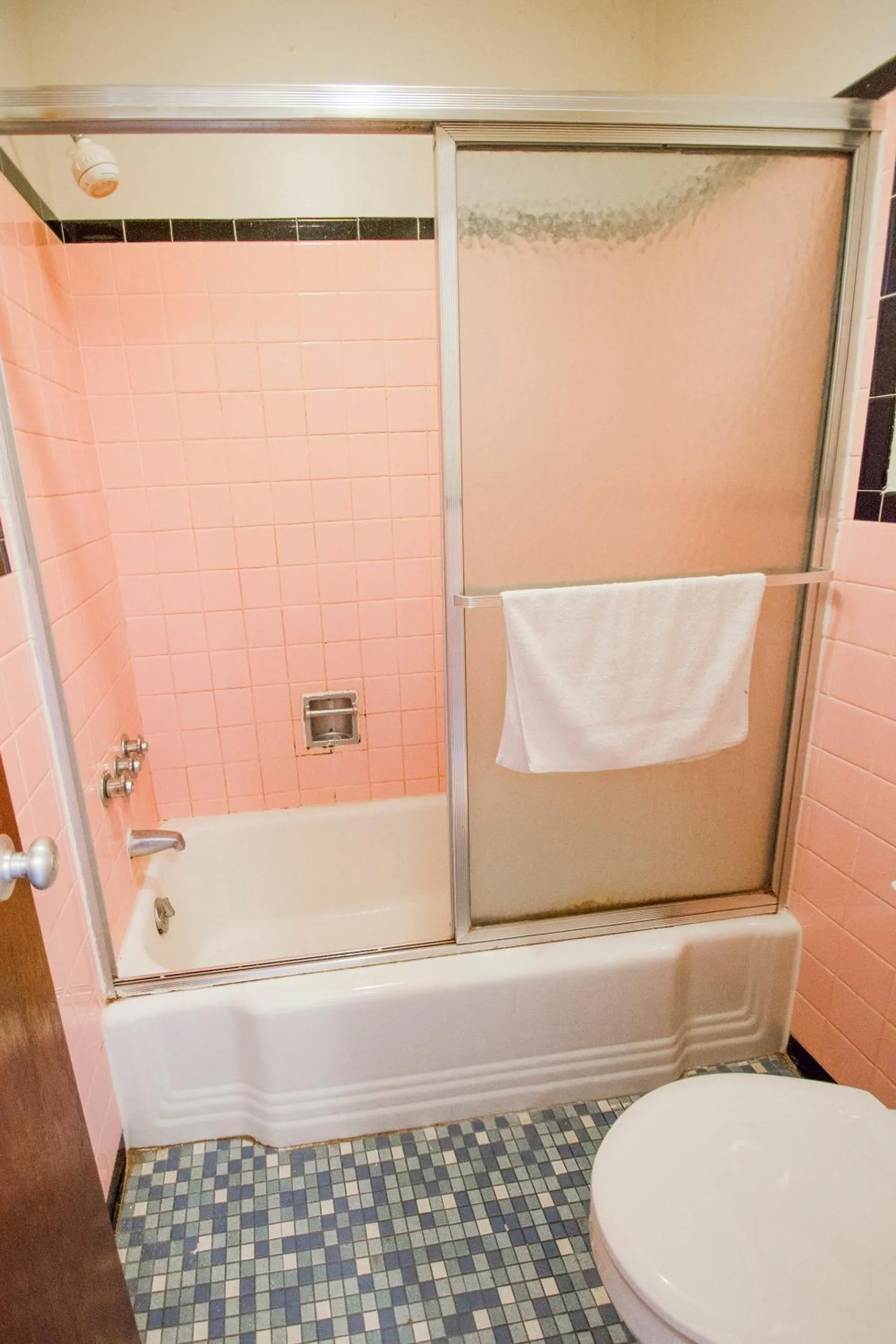 Bathroom in Holiday Lodge Virginia -Listing Partner