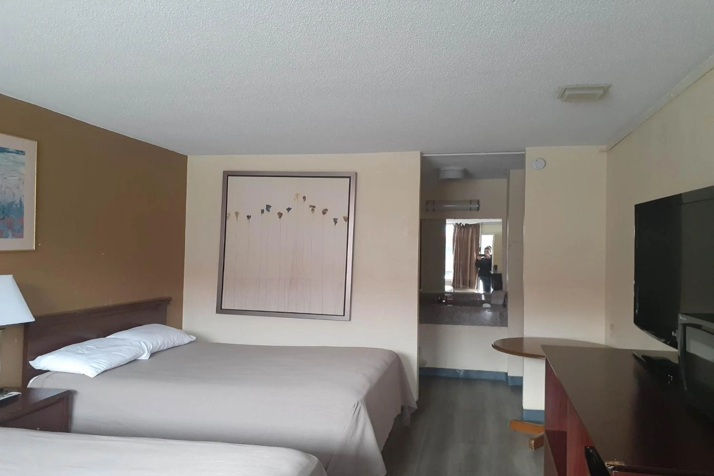 Bedroom in Holiday Lodge Virginia -Listing Partner