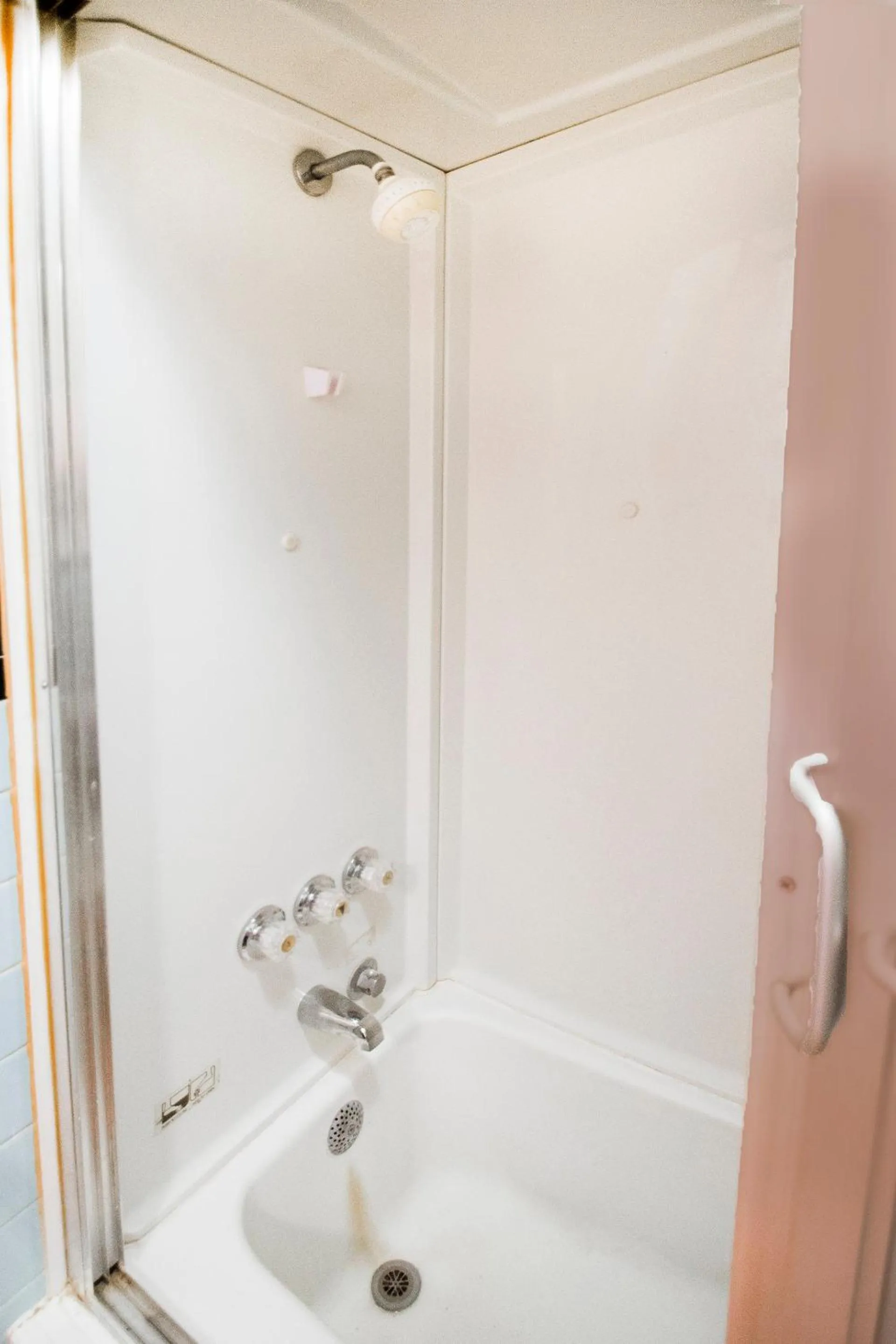 Bathroom in Holiday Lodge Virginia -Listing Partner