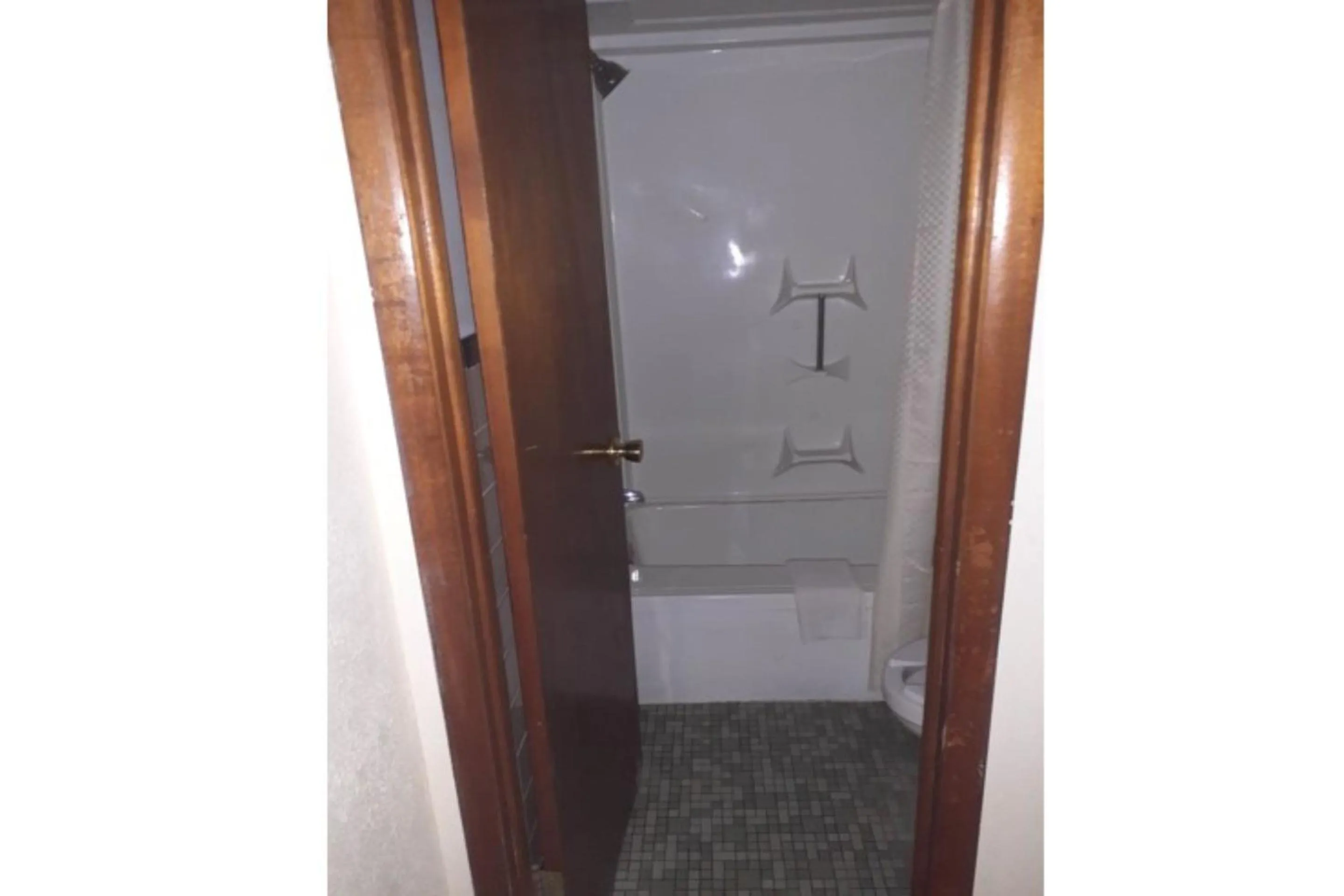 Bathroom in Holiday Lodge Virginia -Listing Partner