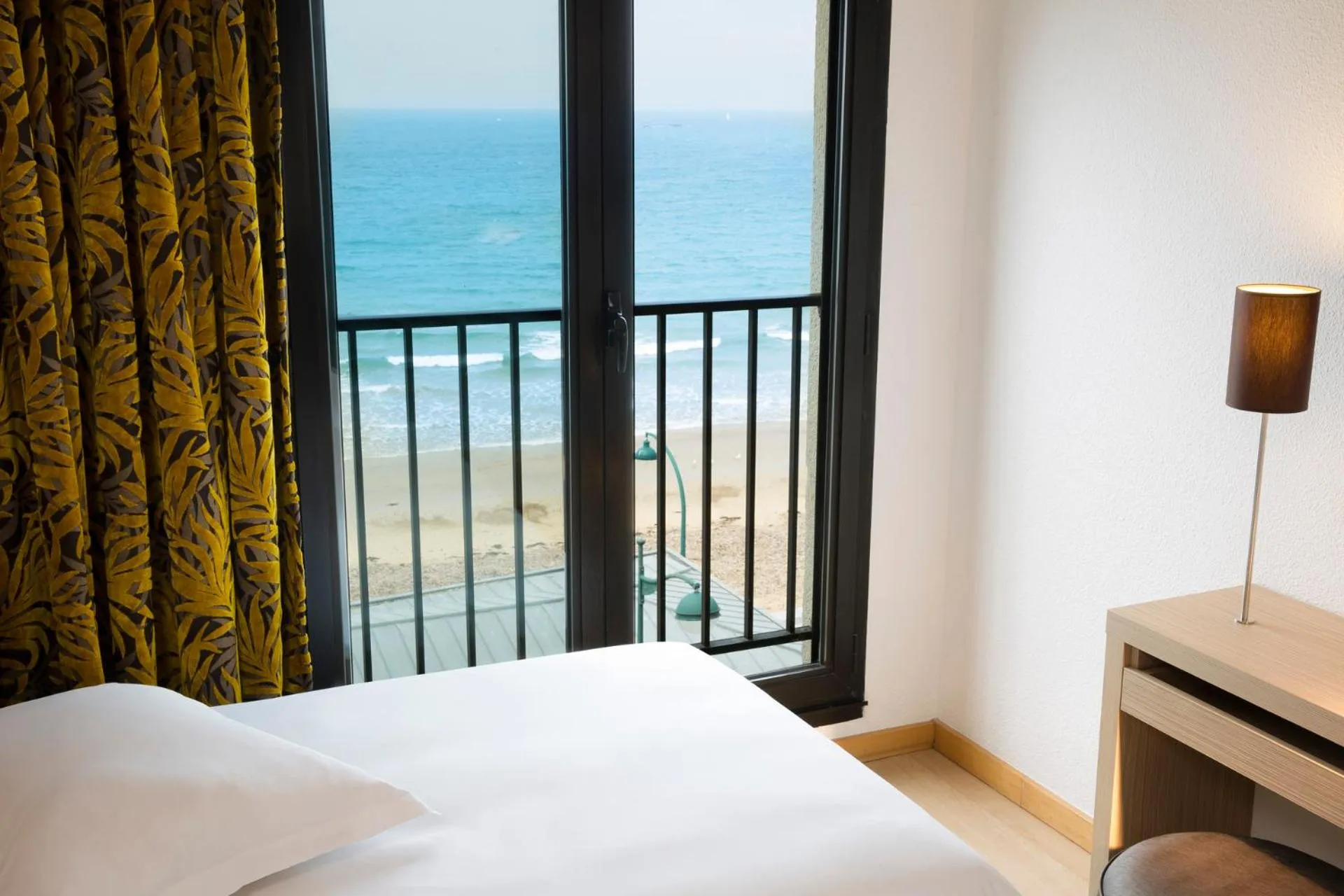 Sea view, Bed in Escale Oceania Saint Malo