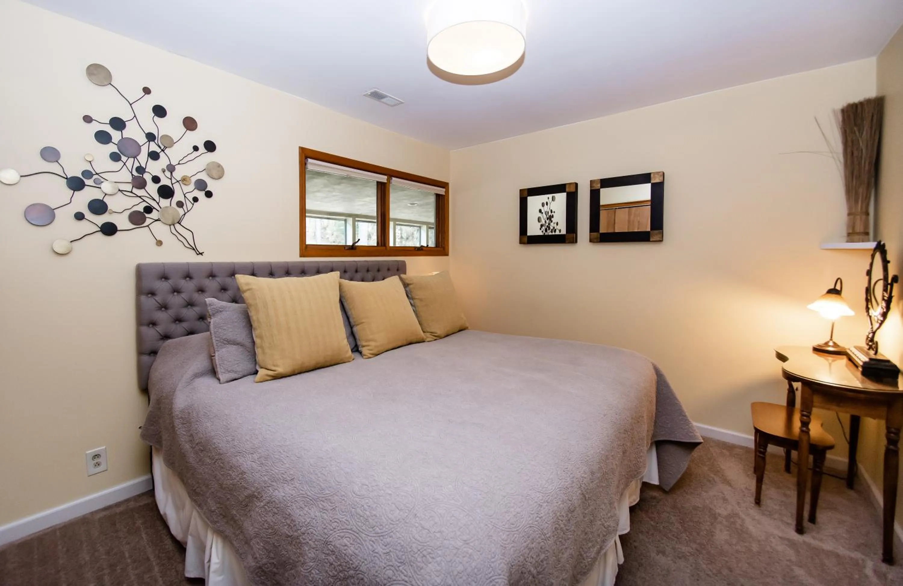 Bedroom, Bed in Small Batch Lodging