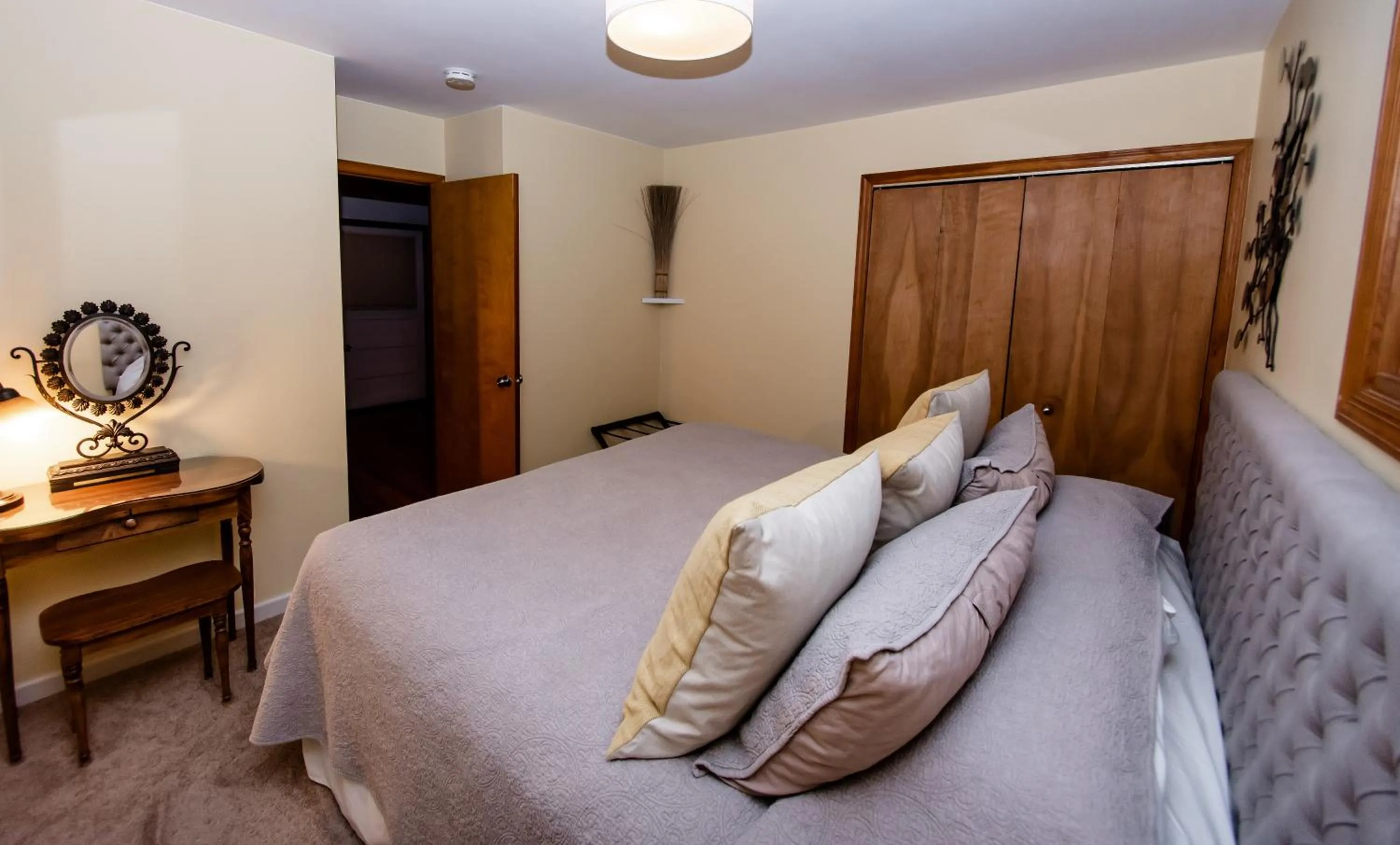 Bedroom, Bed in Small Batch Lodging