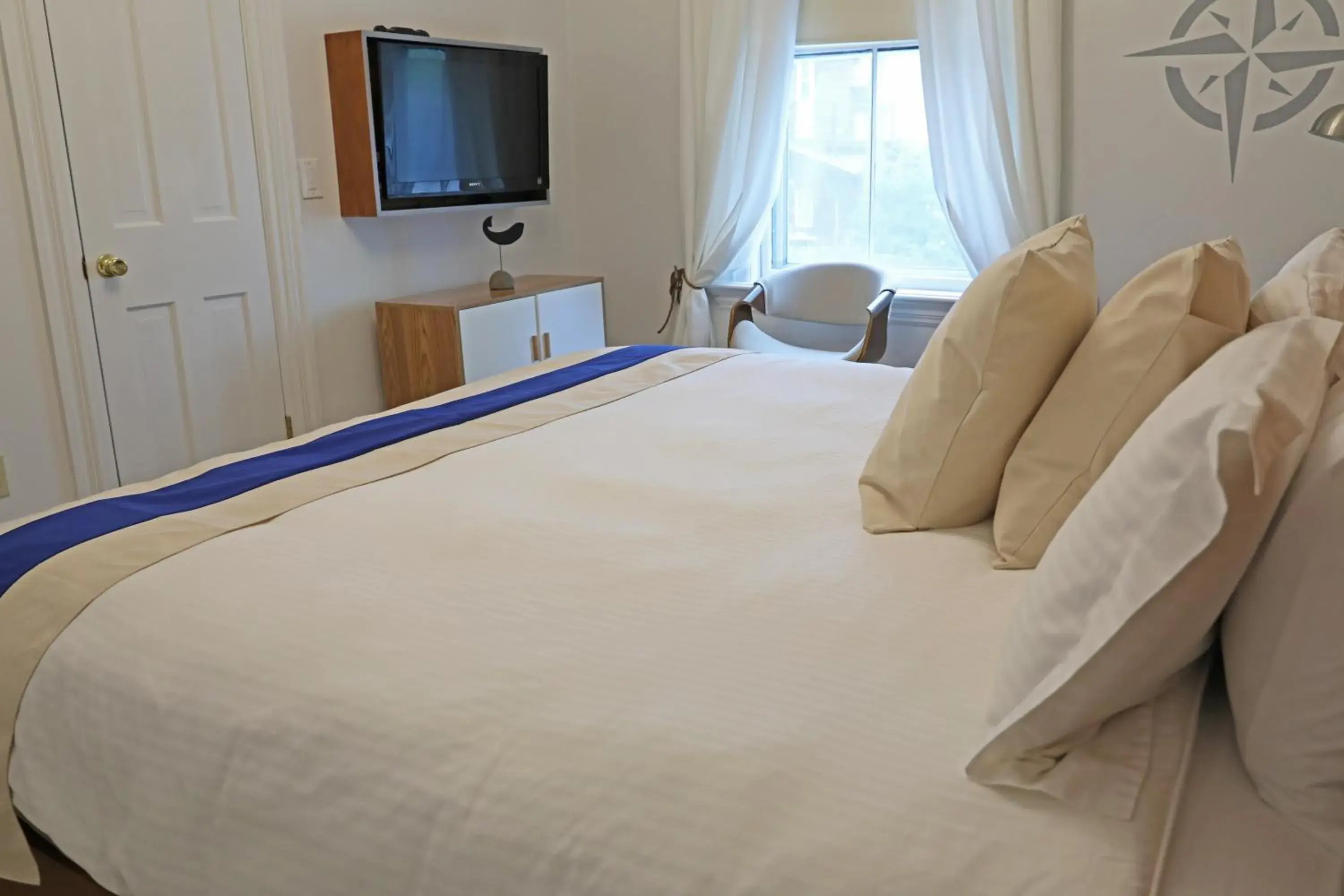 Photo of the whole room, Bed in The Hotel Marblehead Photo of the whole room, Bed in The Hotel Marblehead