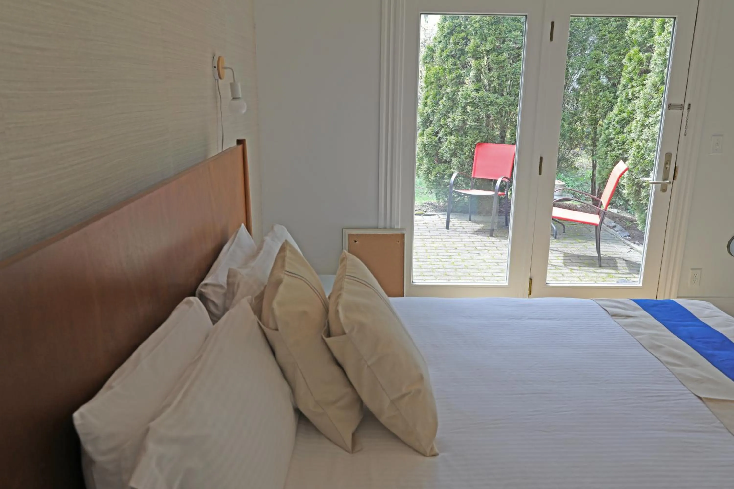 Photo of the whole room, Bed in The Hotel Marblehead