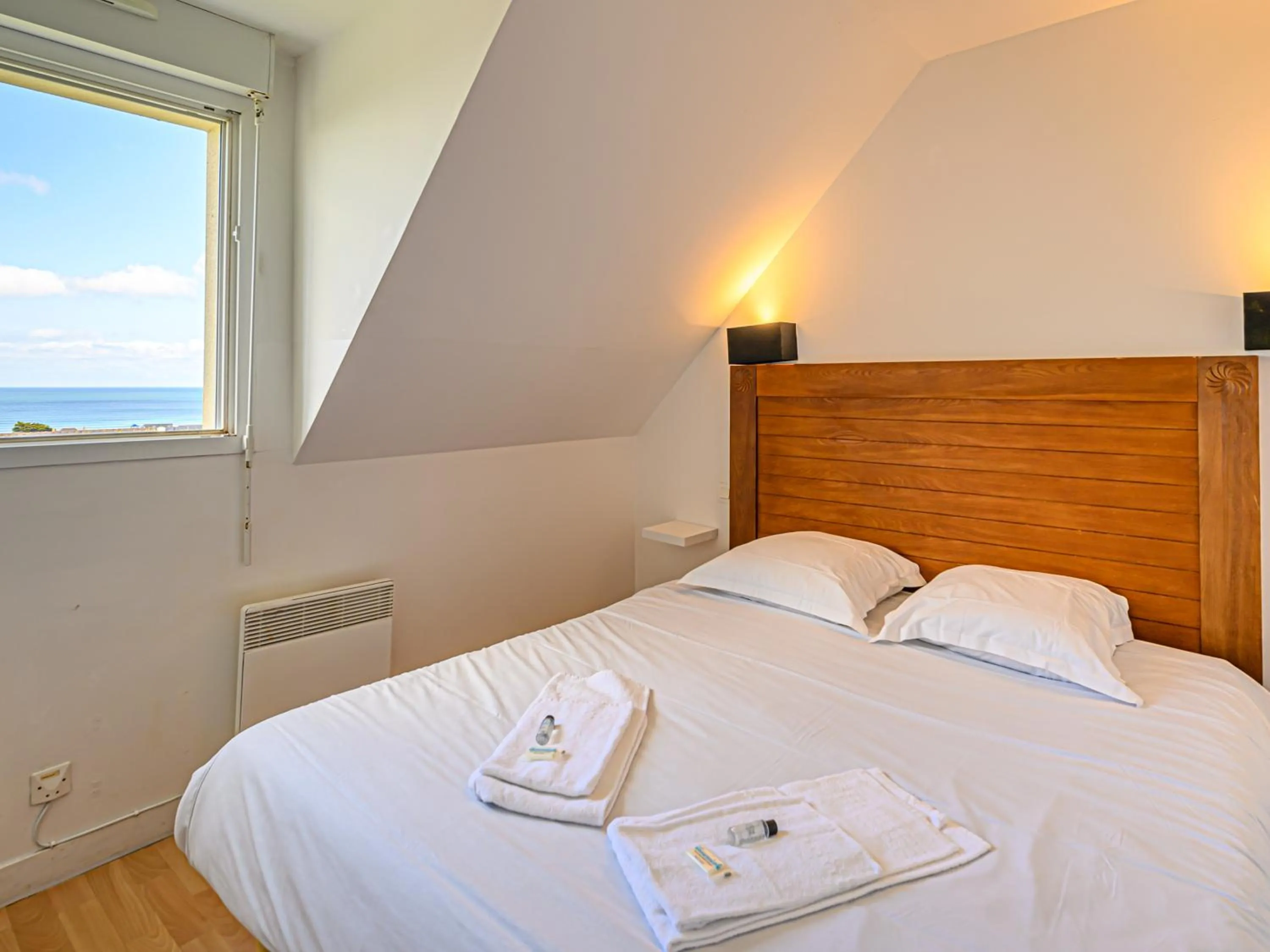 Bedroom, Bed in Vacancéole - Résidence Les Terrasses de Pentrez-Plage