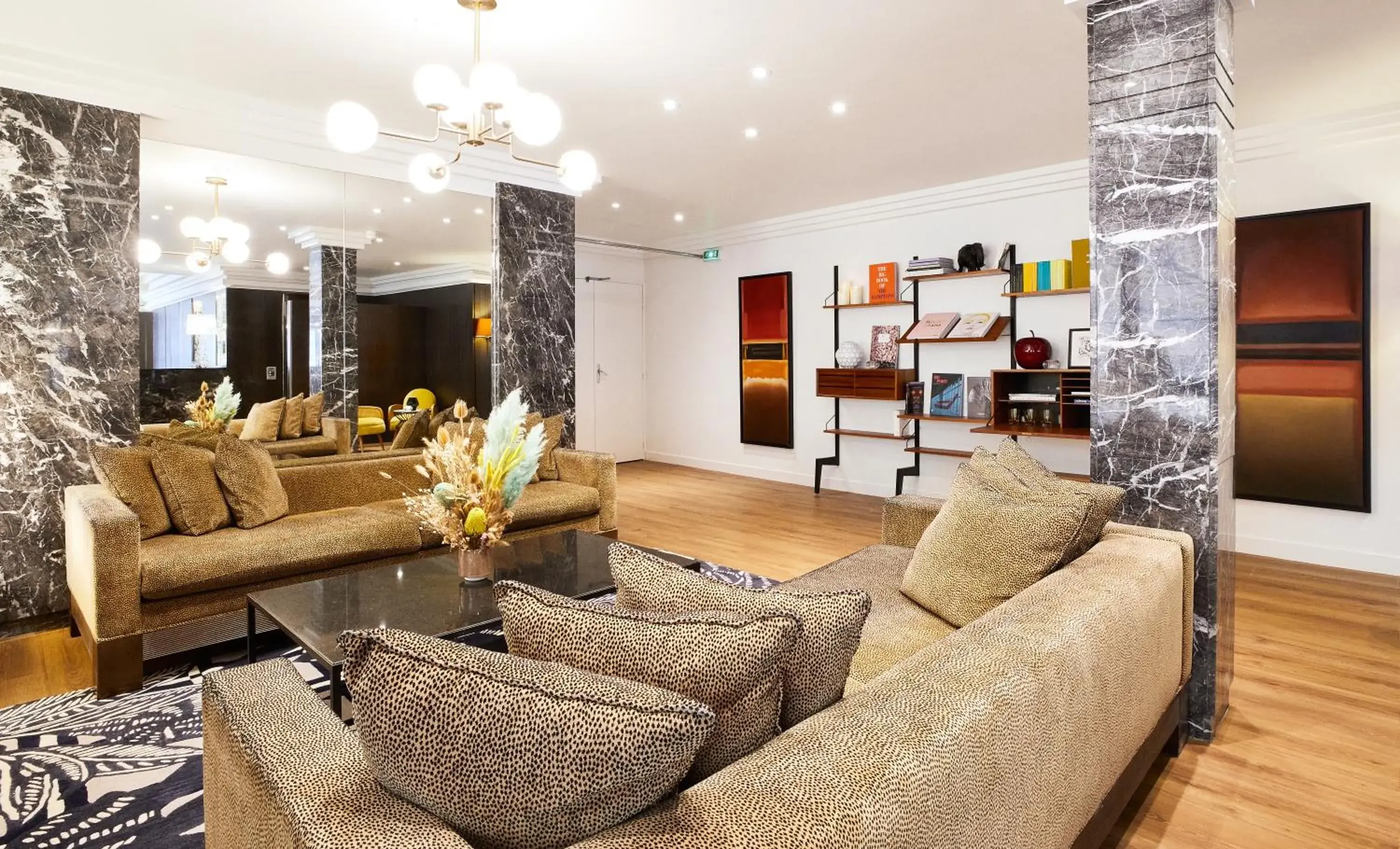 Lounge or bar in Plaza Tour Eiffel Lounge or bar in Plaza Tour Eiffel