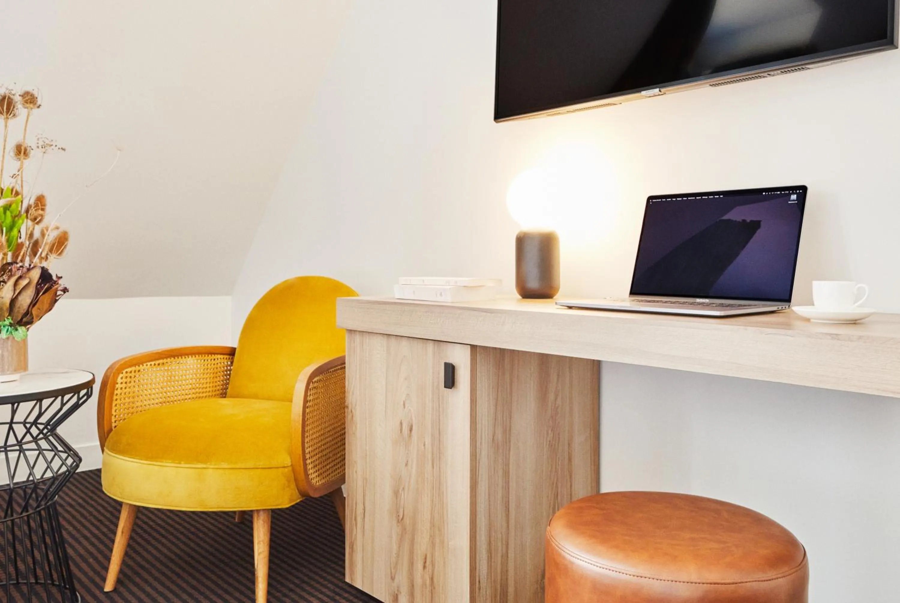 TV and multimedia in Plaza Tour Eiffel