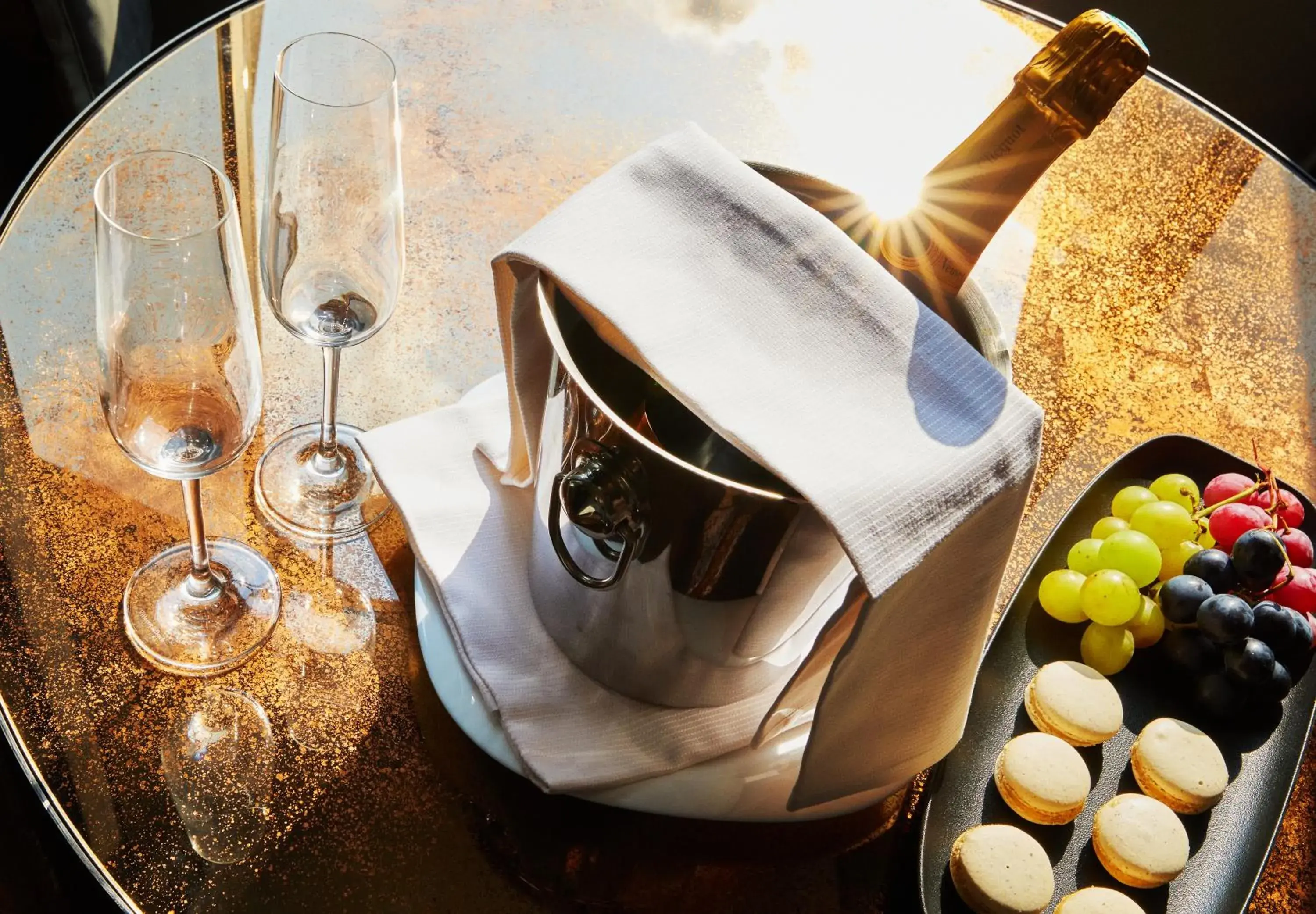 Food in Plaza Tour Eiffel Food in Plaza Tour Eiffel