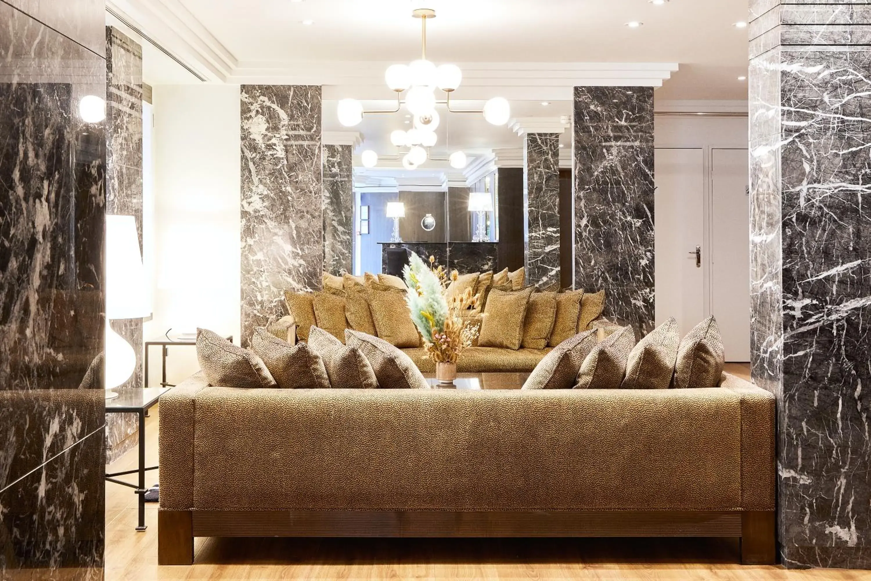 Lounge or bar in Plaza Tour Eiffel Lounge or bar in Plaza Tour Eiffel