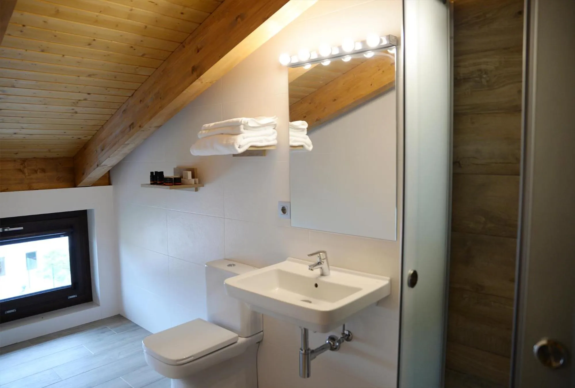 Toilet in Hotel Rural Oasibeth