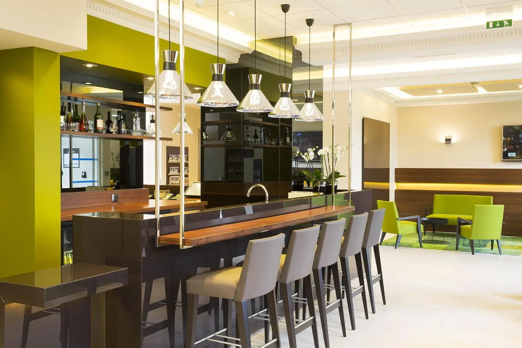 Lounge or bar in Escale Oceania Orléans Lounge or bar in Escale Oceania Orléans