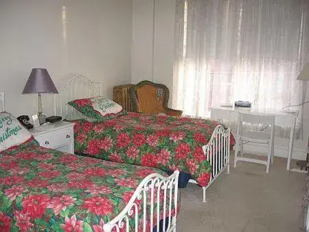 Standard Single Room with Two Single Beds in Olde Judge Mansion B&B Standard Single Room with Two Single Beds in Olde Judge Mansion B&B