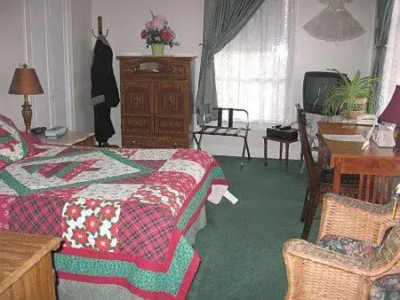Standard Double Room in Olde Judge Mansion B&B Standard Double Room in Olde Judge Mansion B&B