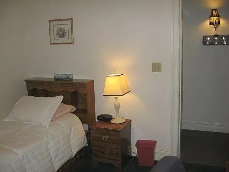 Bed in Olde Judge Mansion B&B