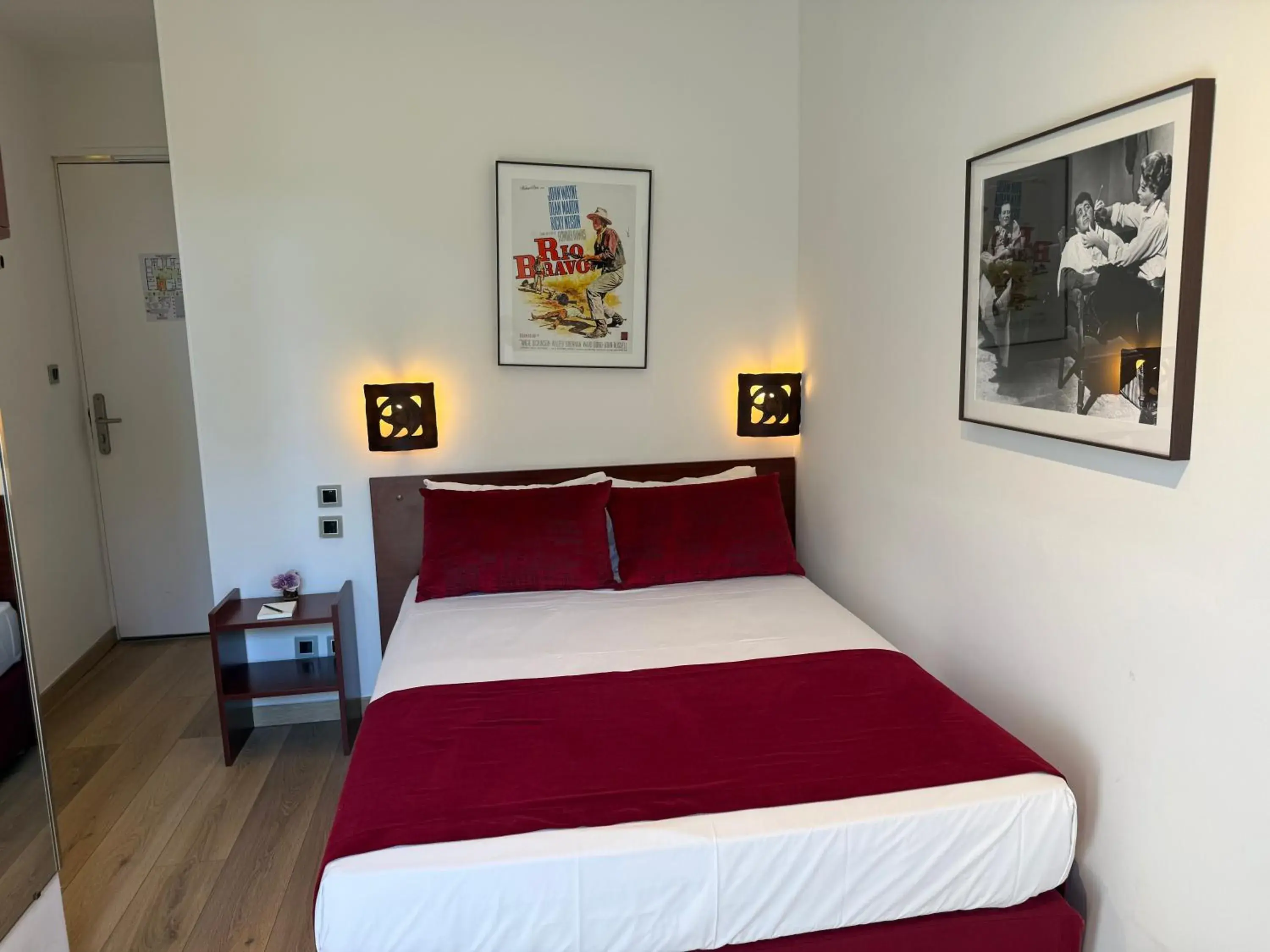 Small Double Room in Ideal Sejour Cannes - Hôtel de Charme Small Double Room in Ideal Sejour Cannes - Hôtel de Charme