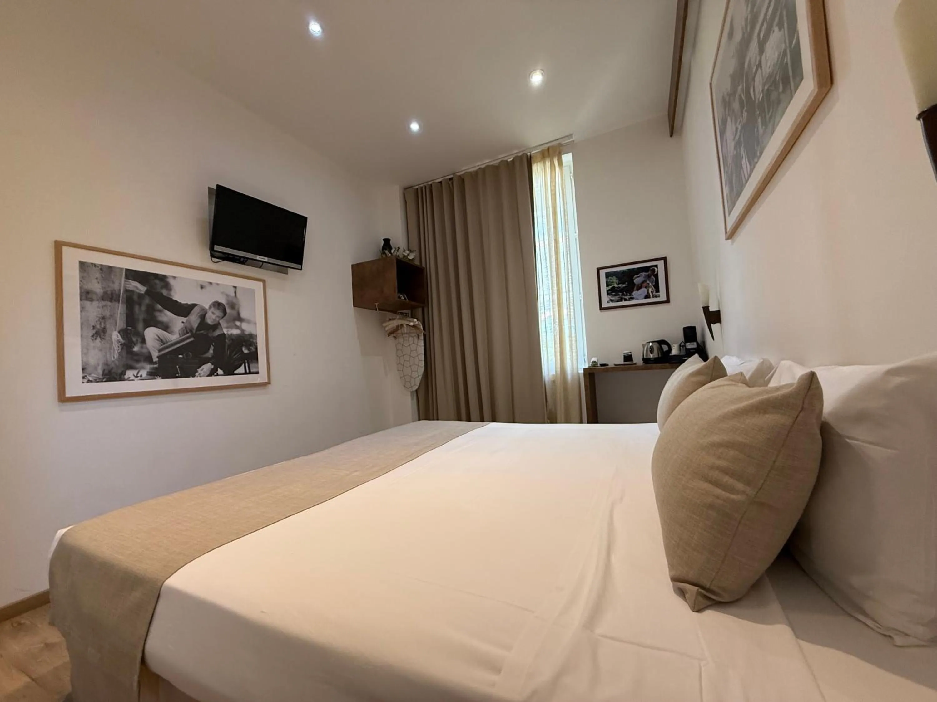 Bed in Ideal Sejour Cannes - Hôtel de Charme