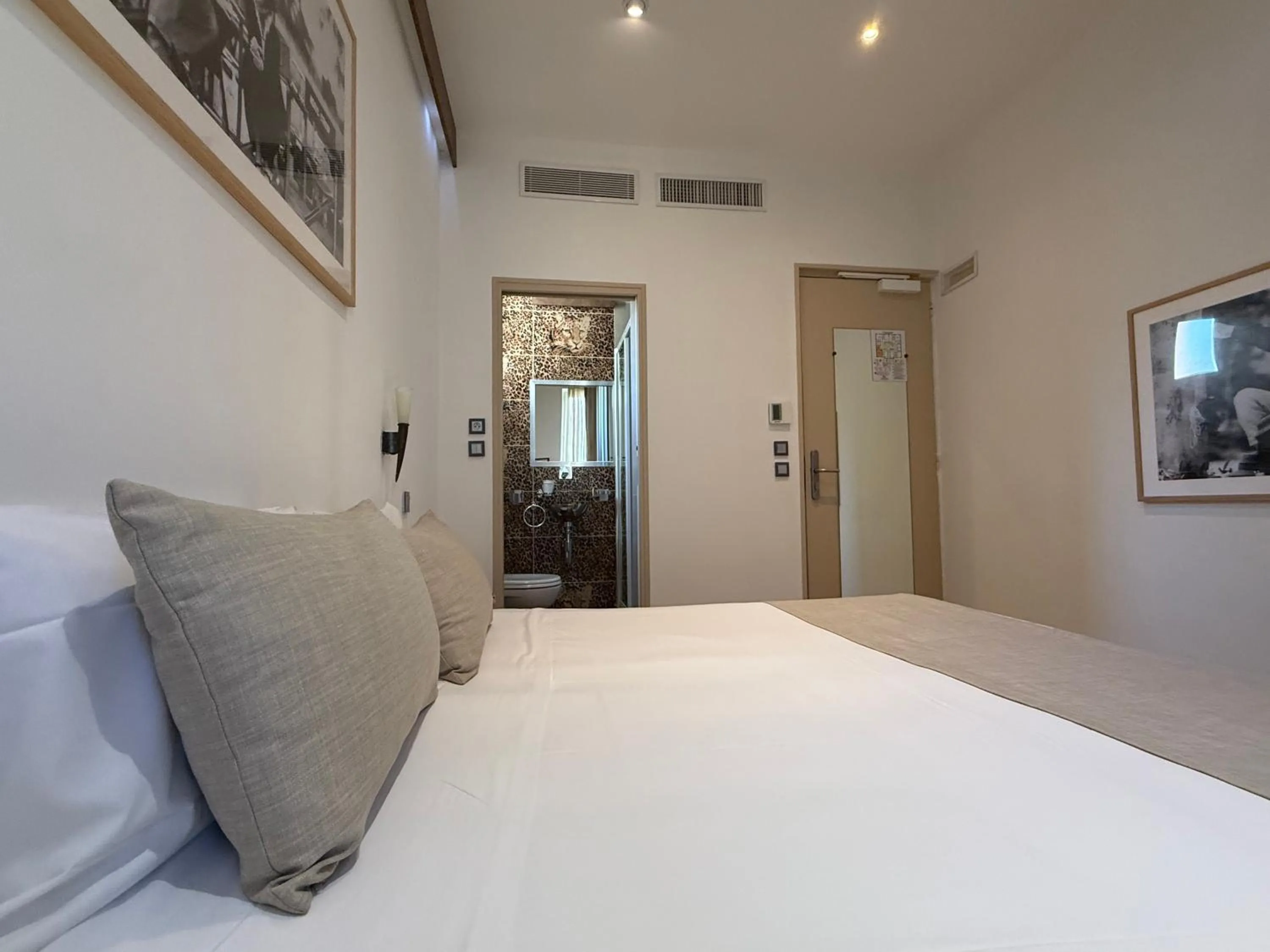 Bed in Ideal Sejour Cannes - Hôtel de Charme