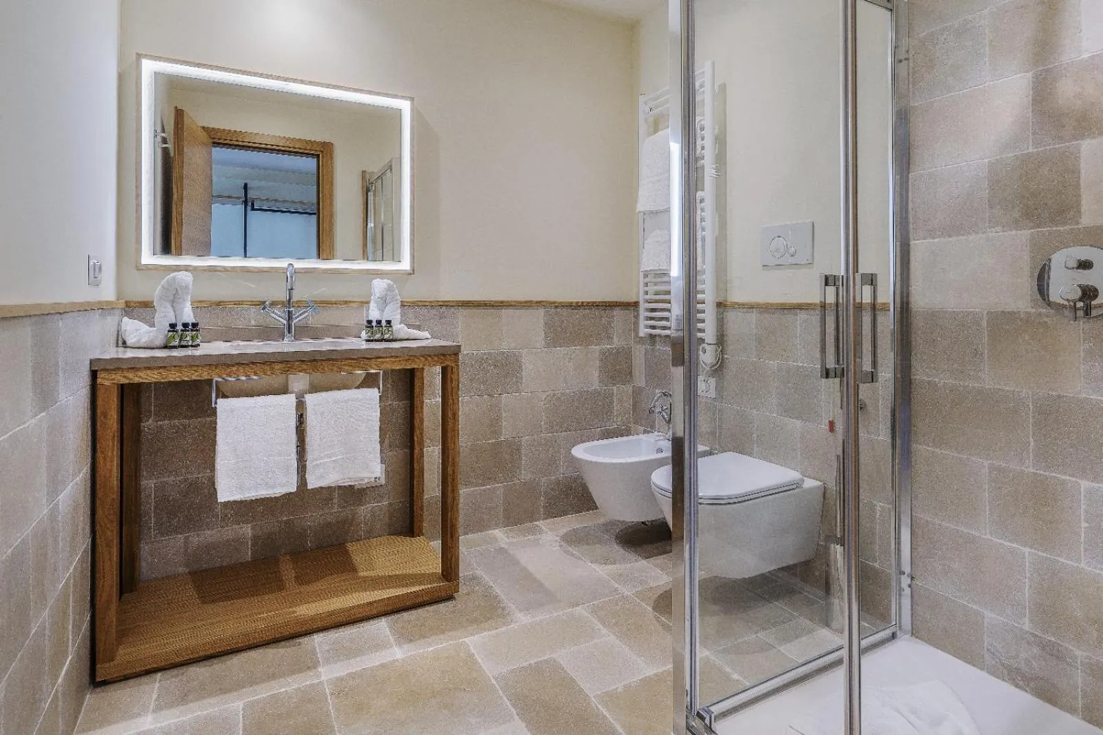 Shower in Maison Montechiaro