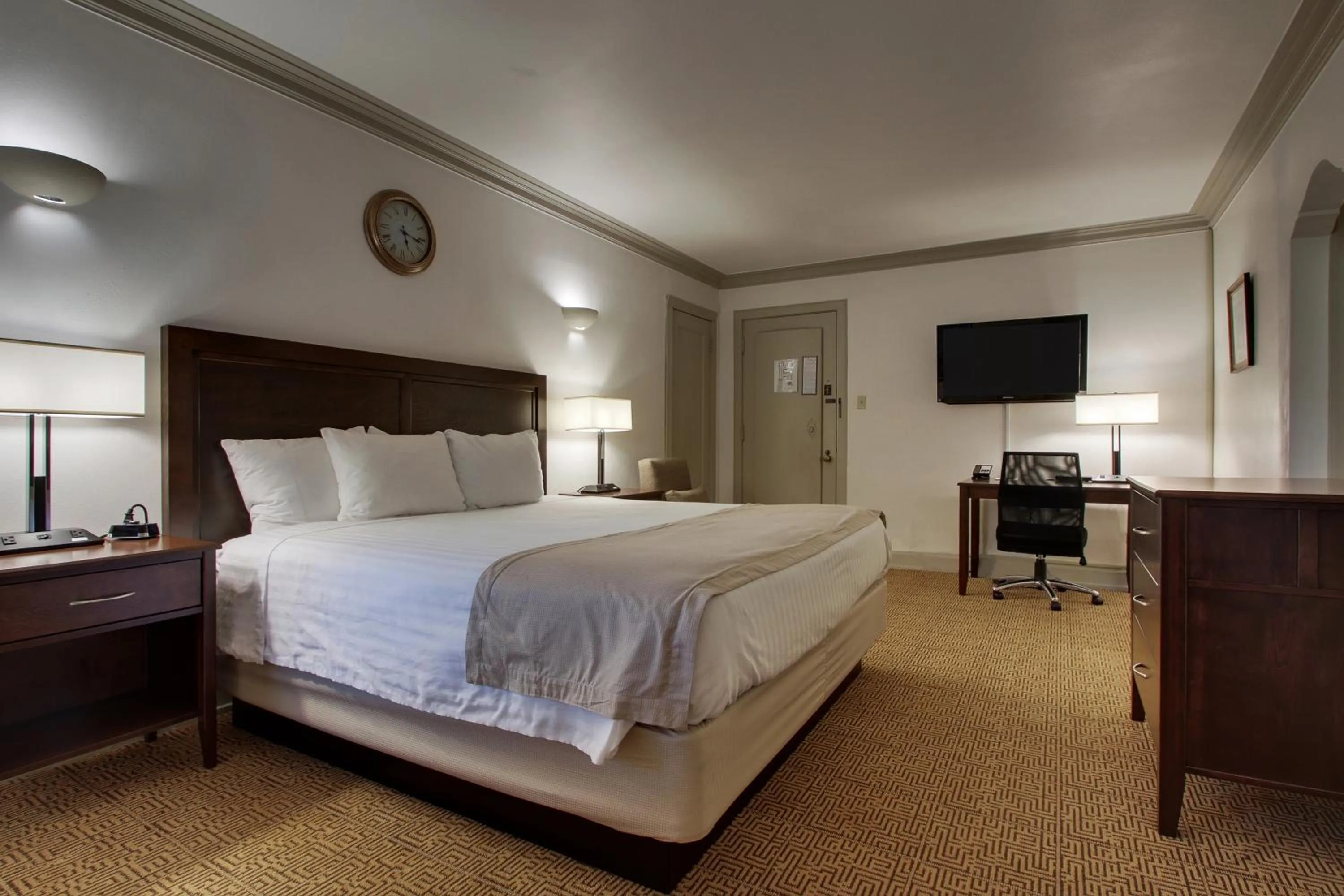 Bed in Knickerbocker on the Lake