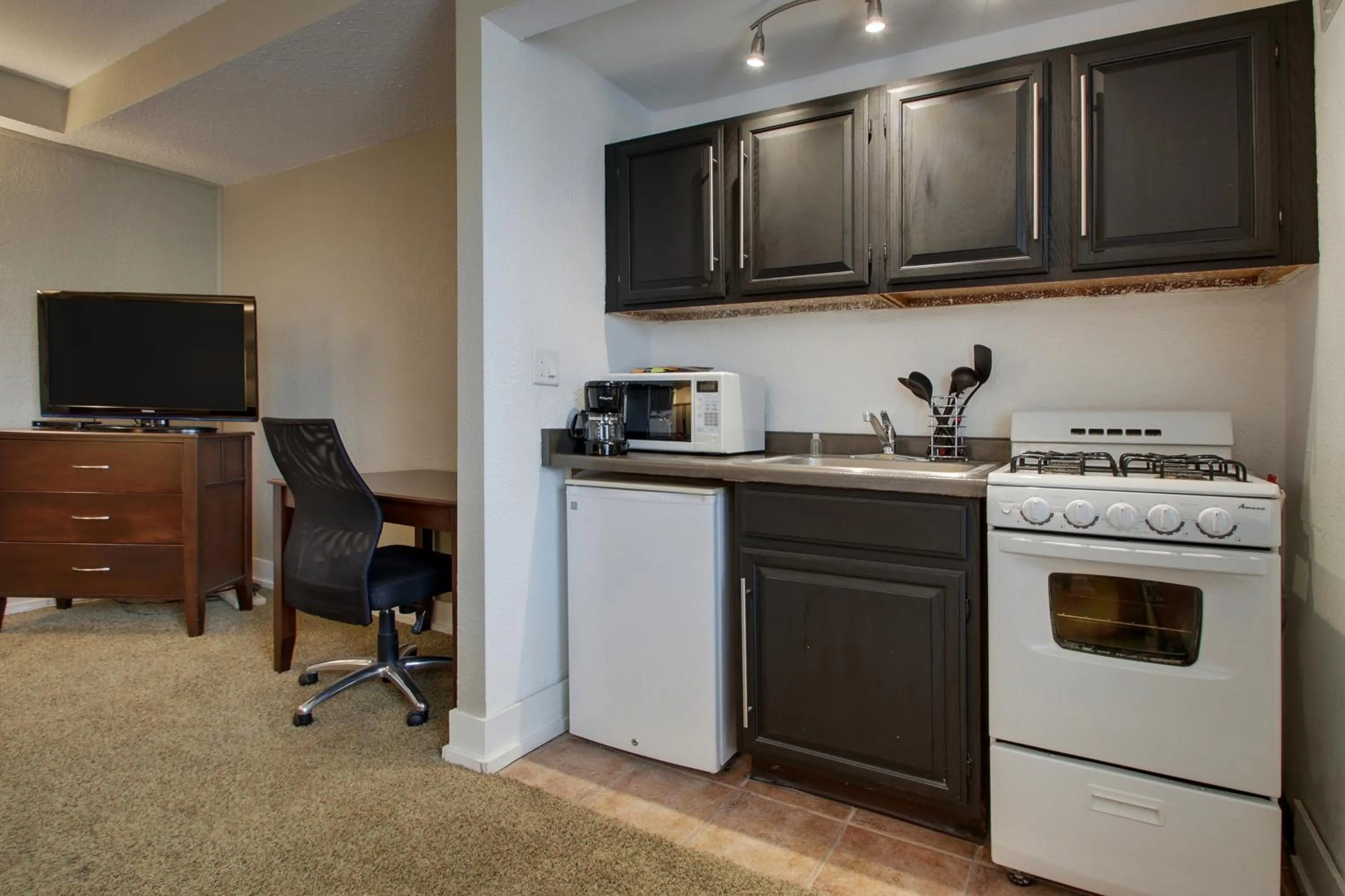 Knickerbocker on the Lake