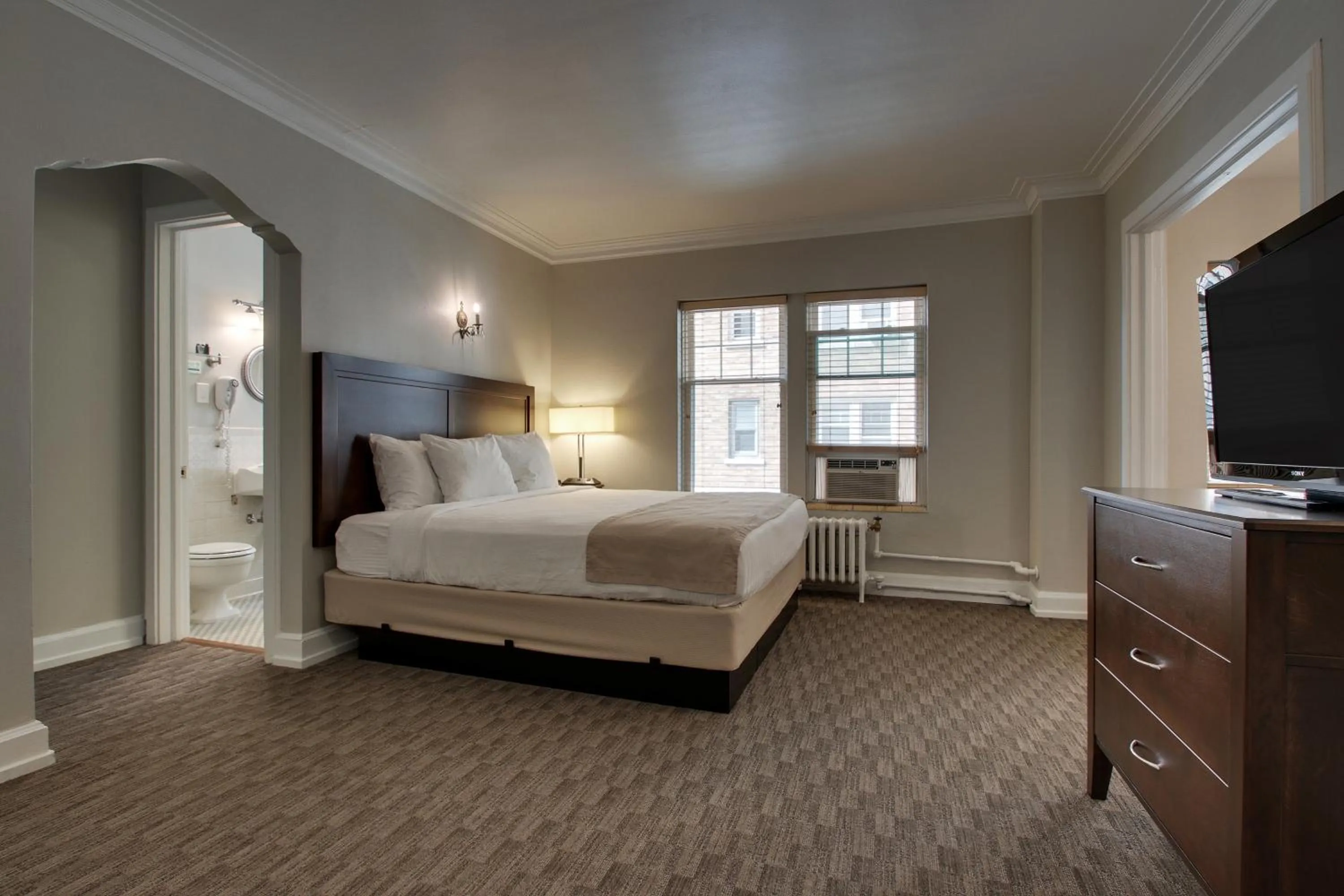 Bed in Knickerbocker on the Lake