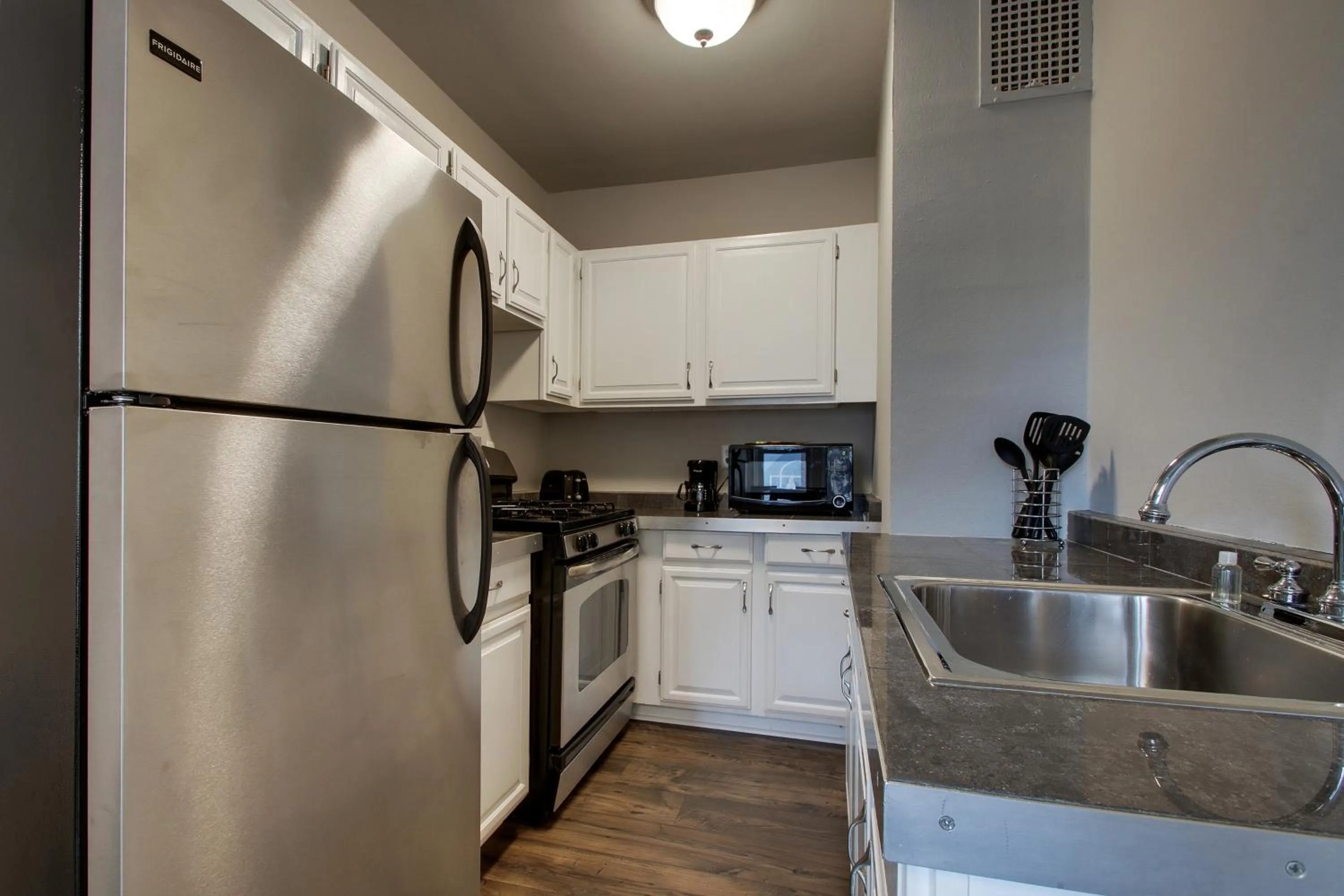 Knickerbocker on the Lake