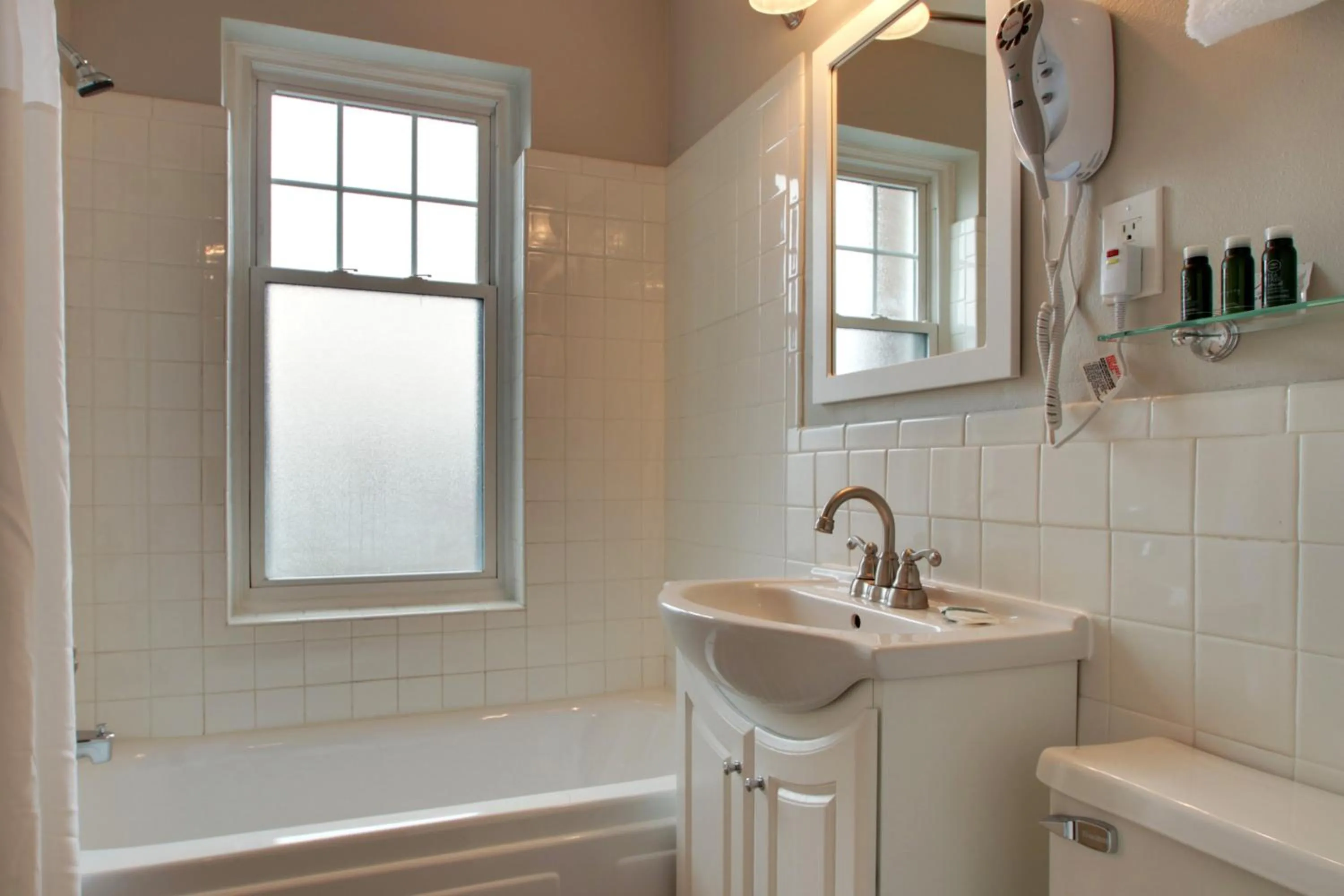 Knickerbocker on the Lake