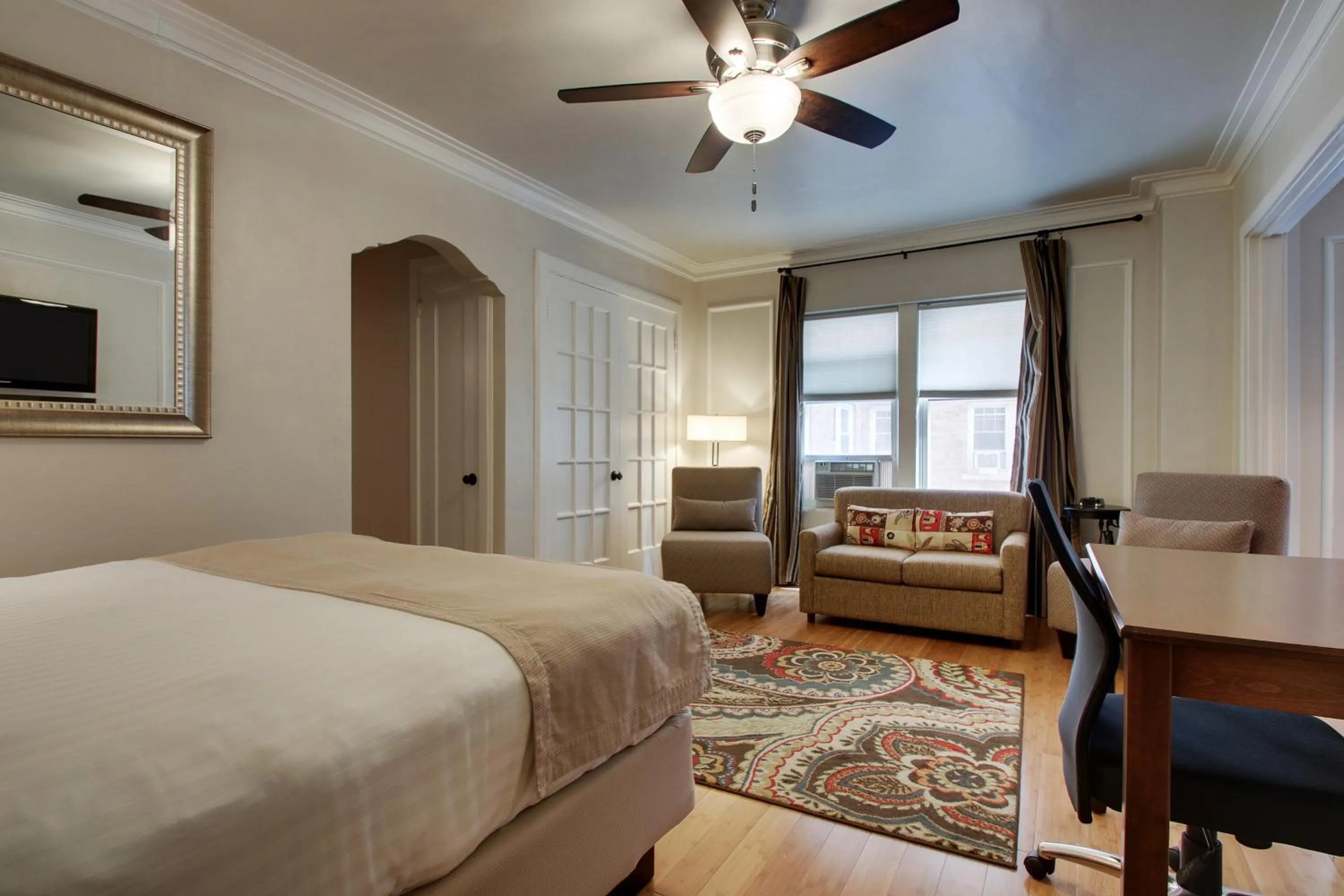 Bed in Knickerbocker on the Lake